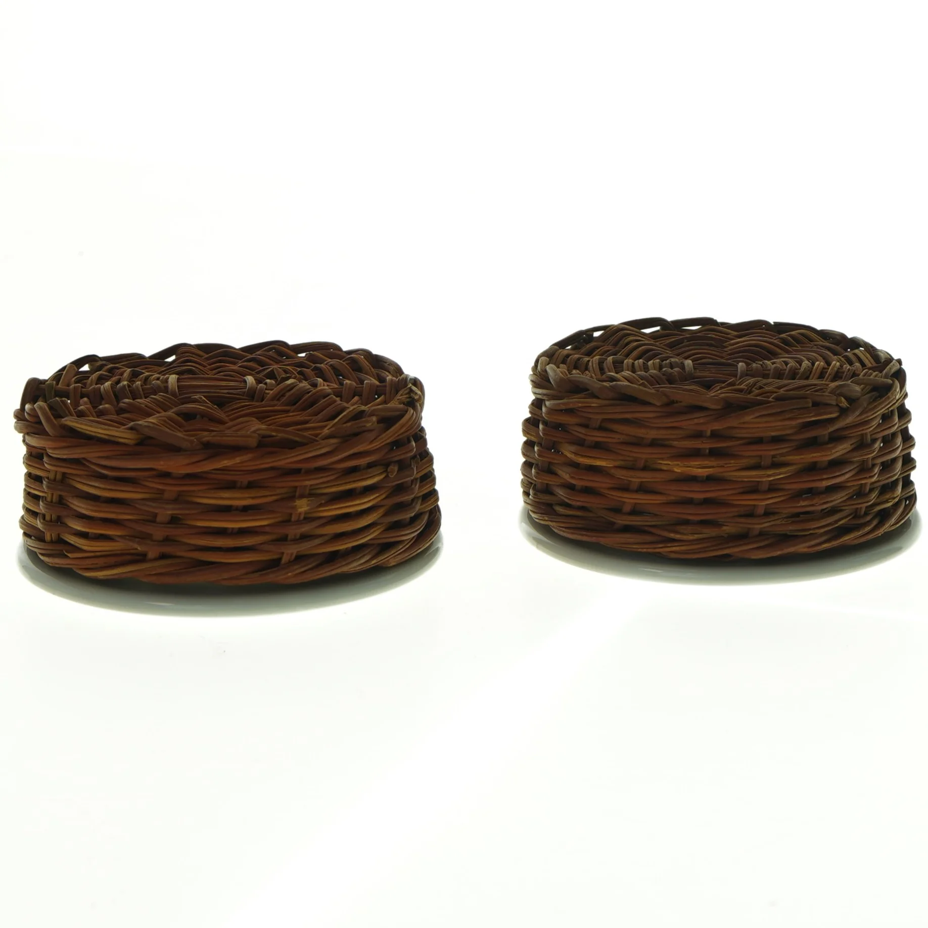 Flettede kurve med keramik skåle