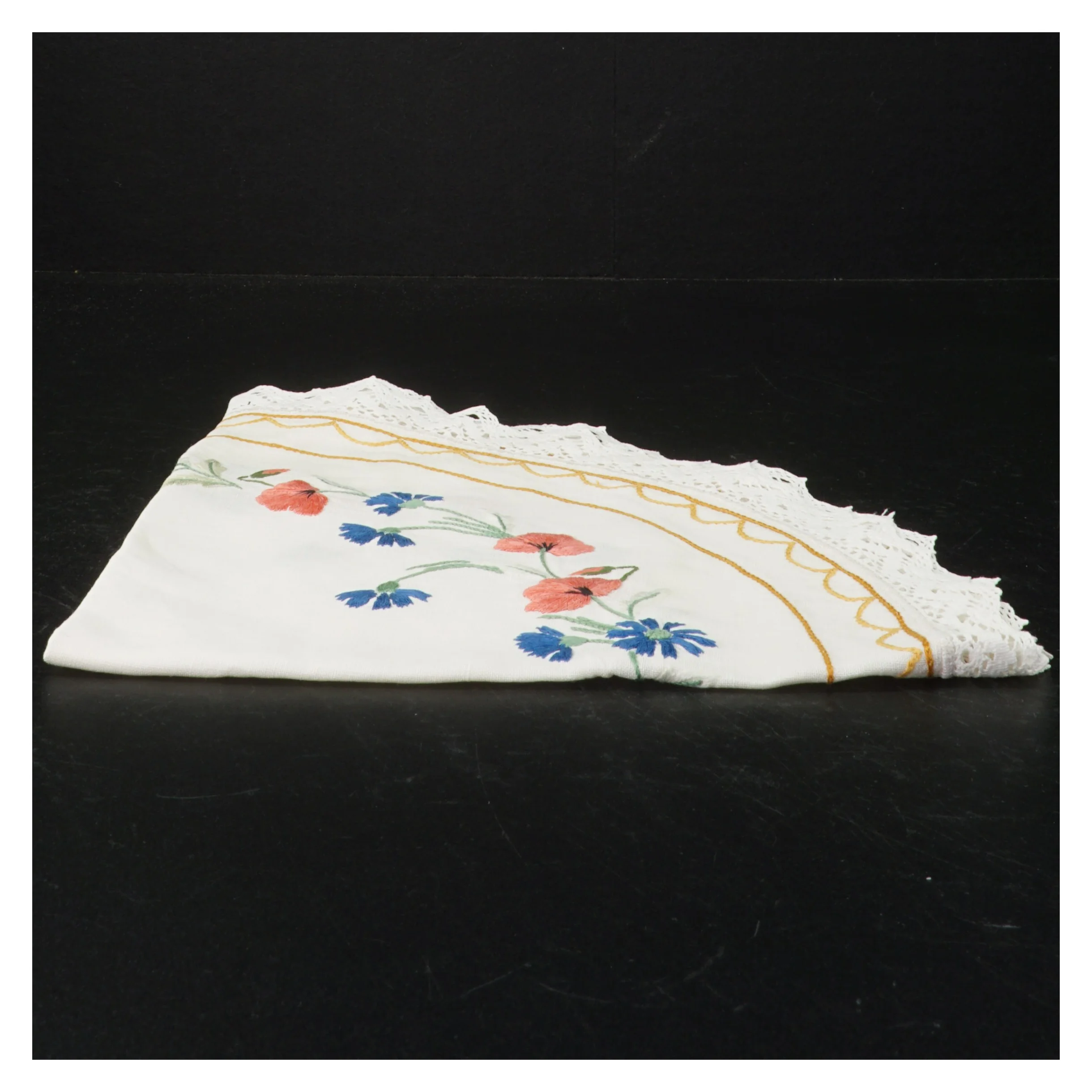 Broderet borddug med blomster (str. Ø. 48 cm)