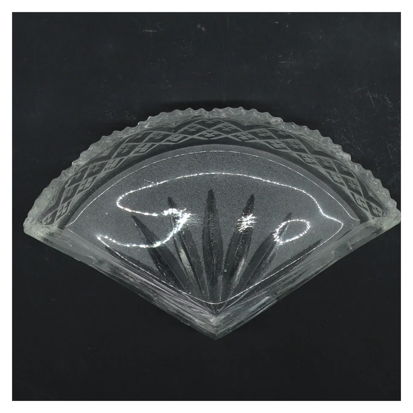 Dekorativt glasfad (str. 14x8,5 cm)