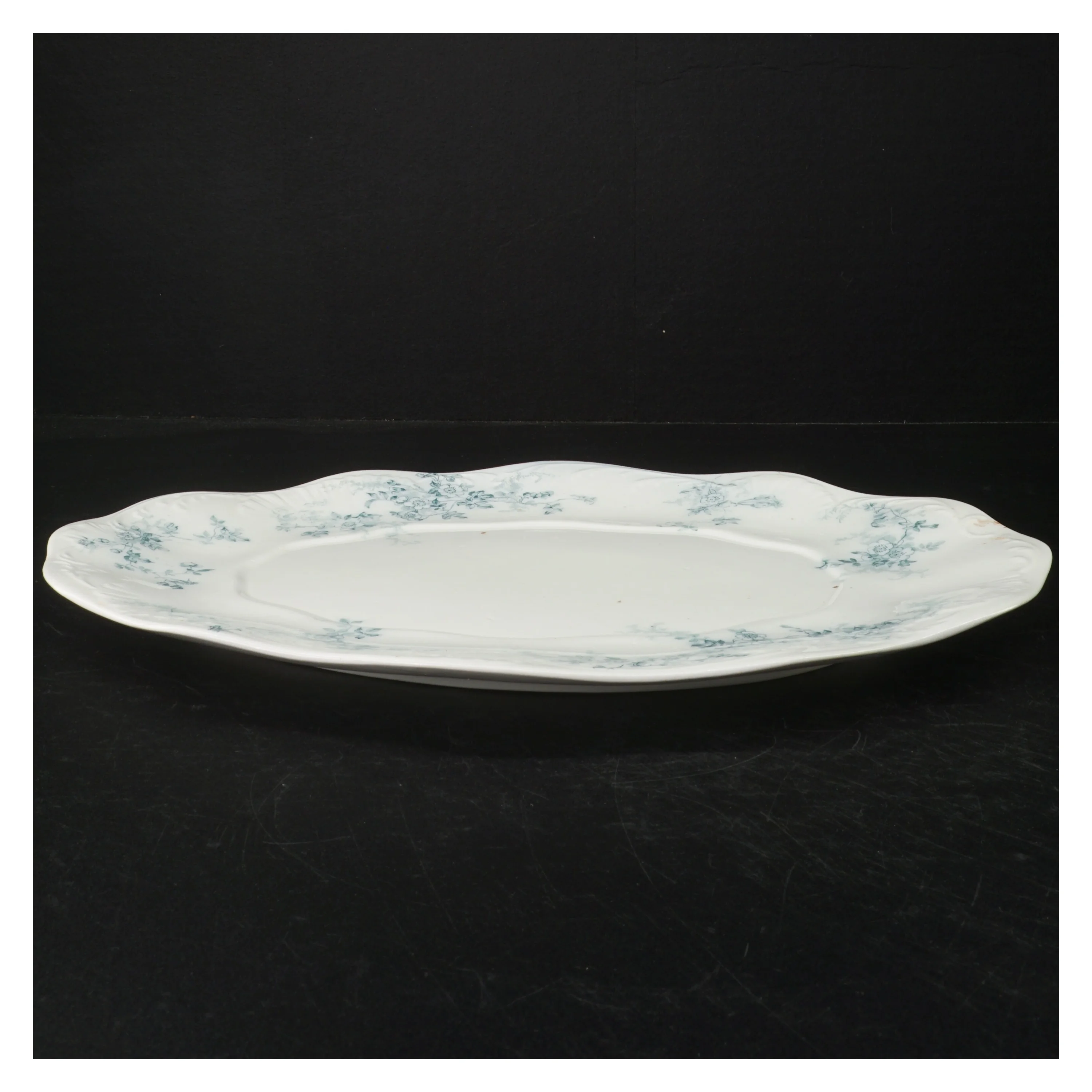 Porcelænsfad med blomstermotiv fra Hartington (str. 36 x 26 cm)