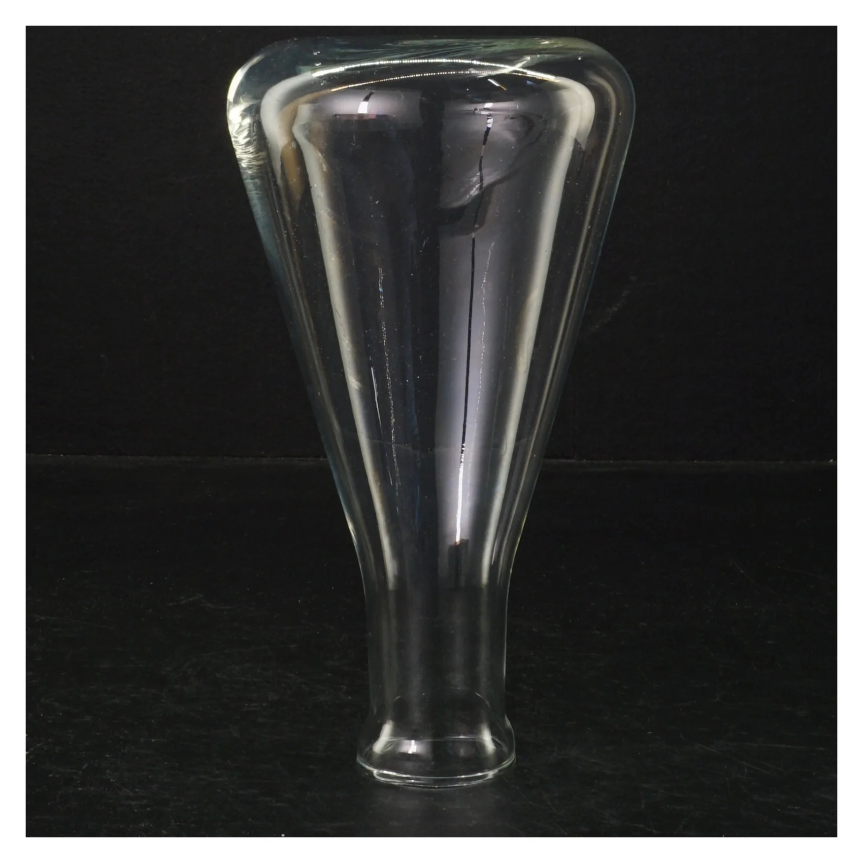 Gennemsigtig glasvase (str. H. 18 cm)