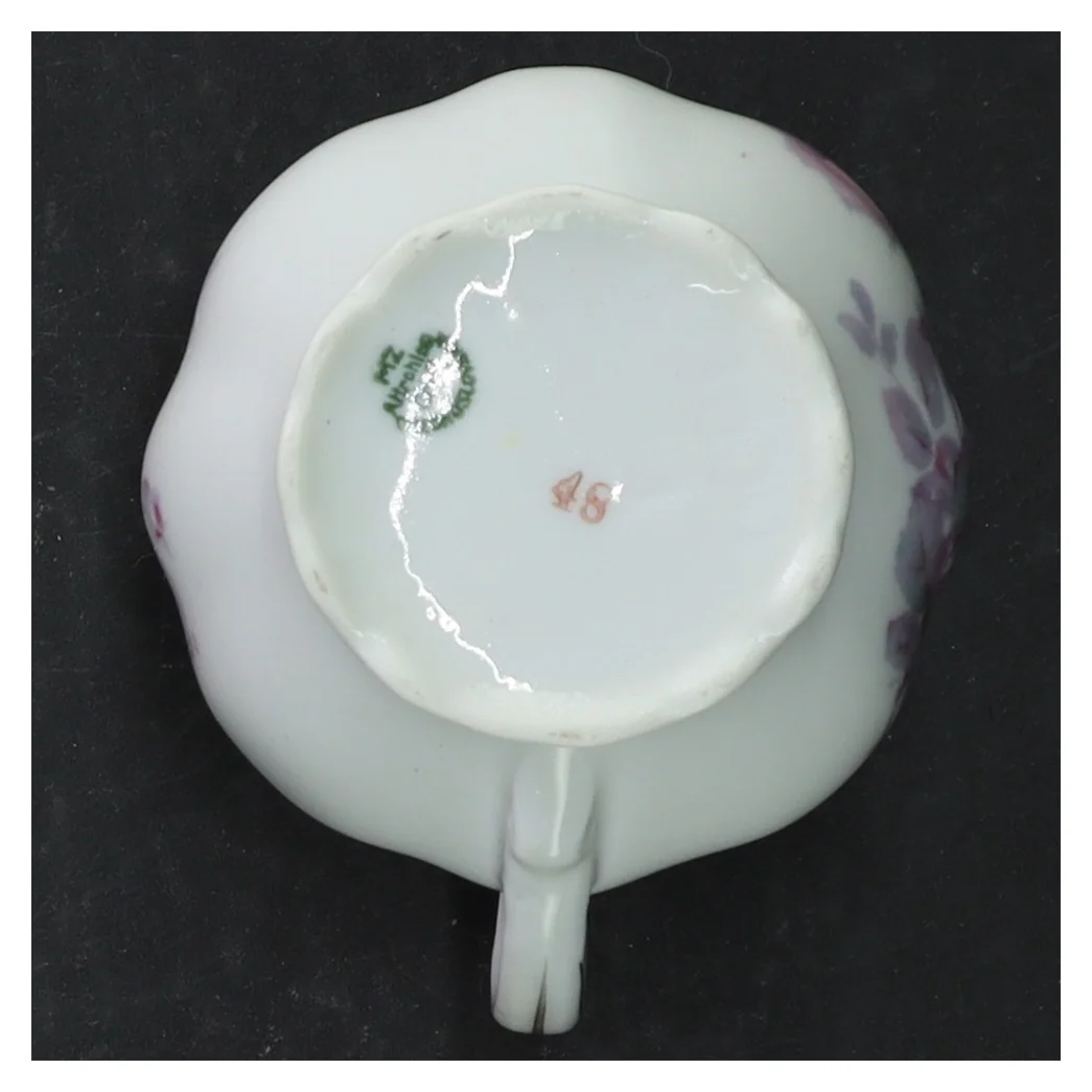 Porcelænsflødekande med blomstermotiv (str. 7,5x9 cm)