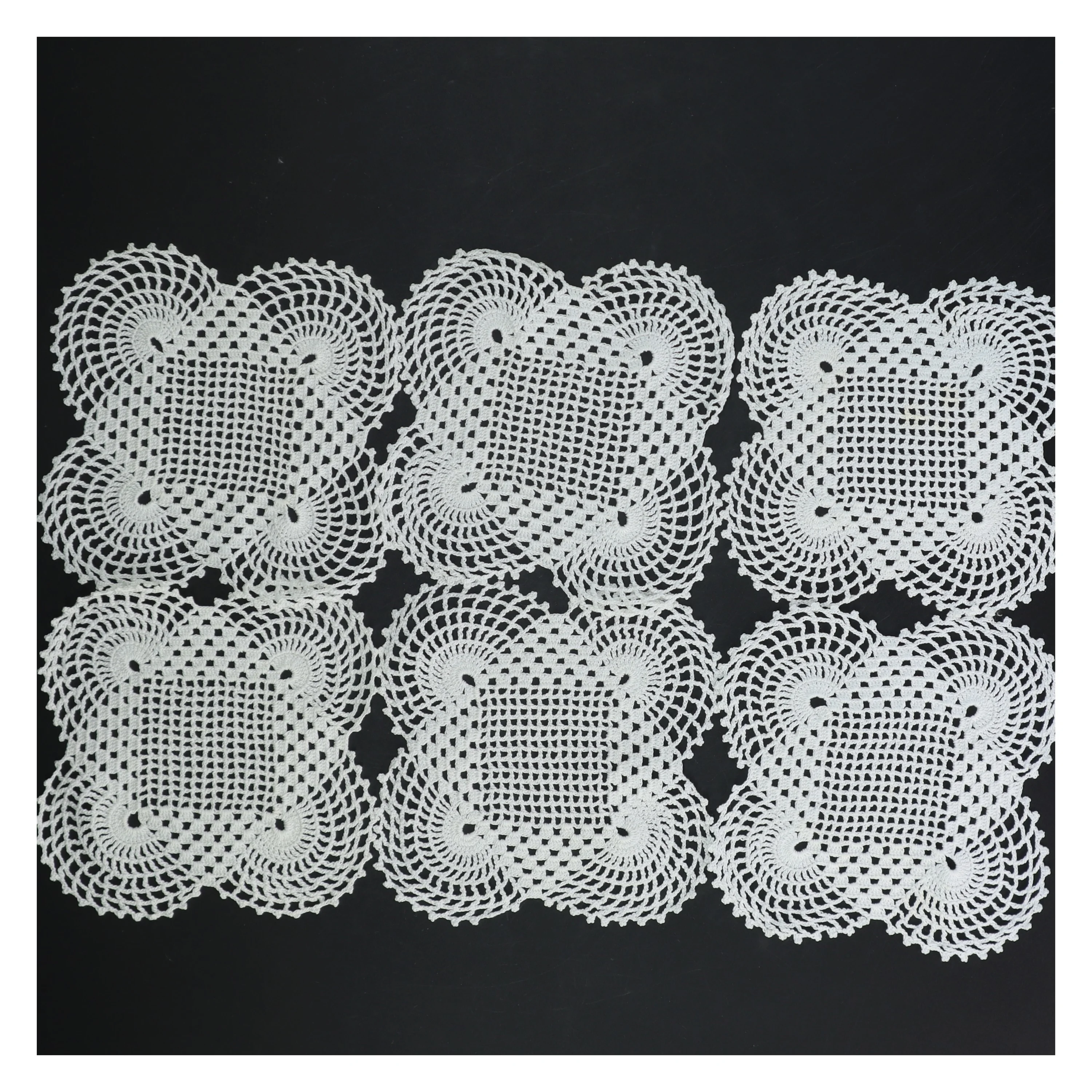 Hvide hæklede bordbrikker (str. 12 cm)