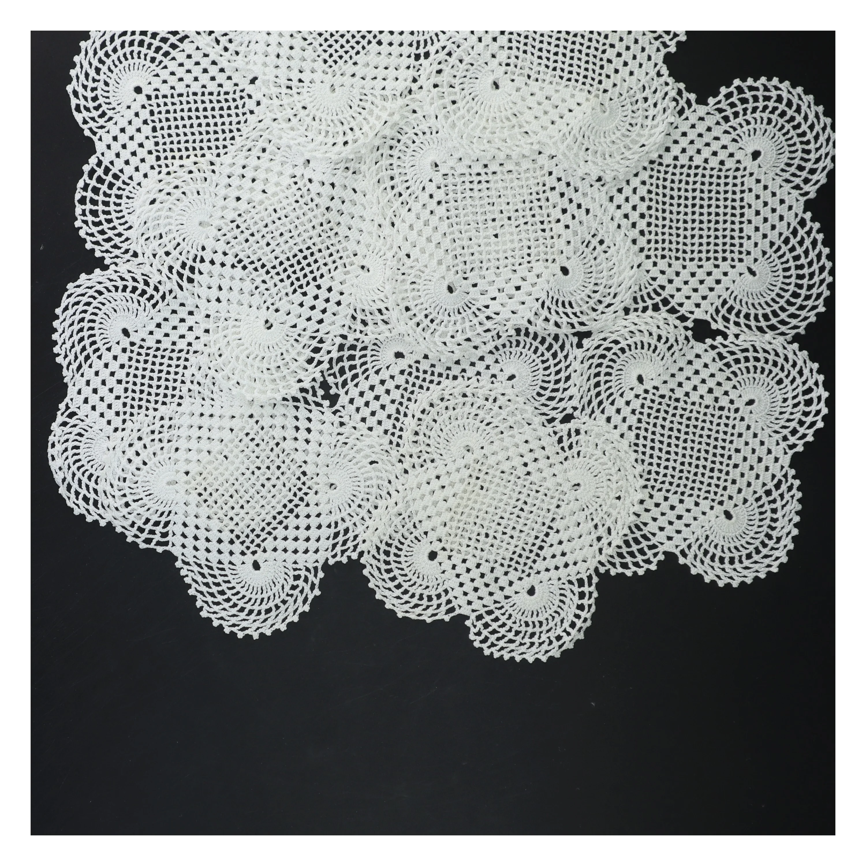 Hvide hæklede bordbrikker (str. 12 cm)