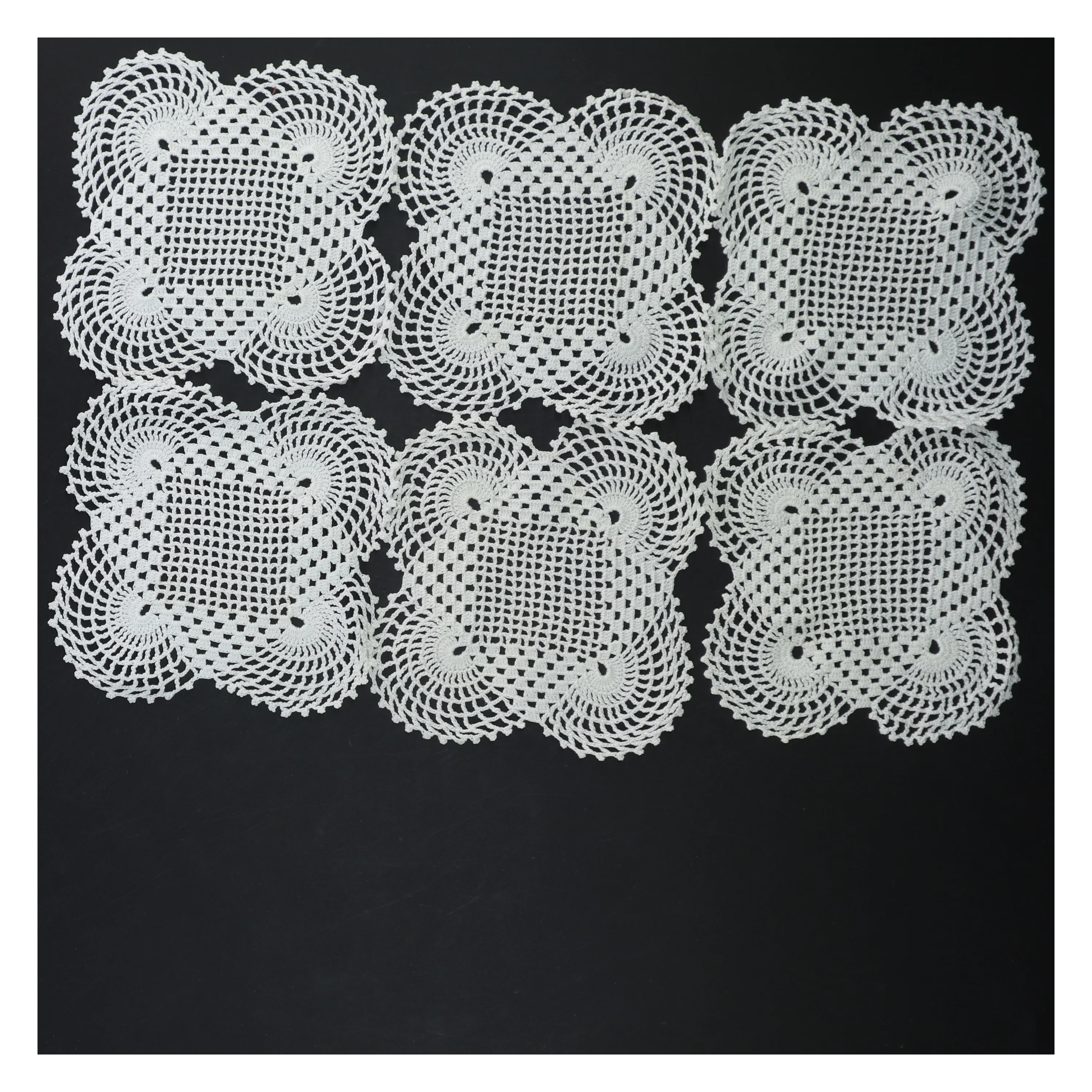 Hvide hæklede bordbrikker (str. 12 cm)