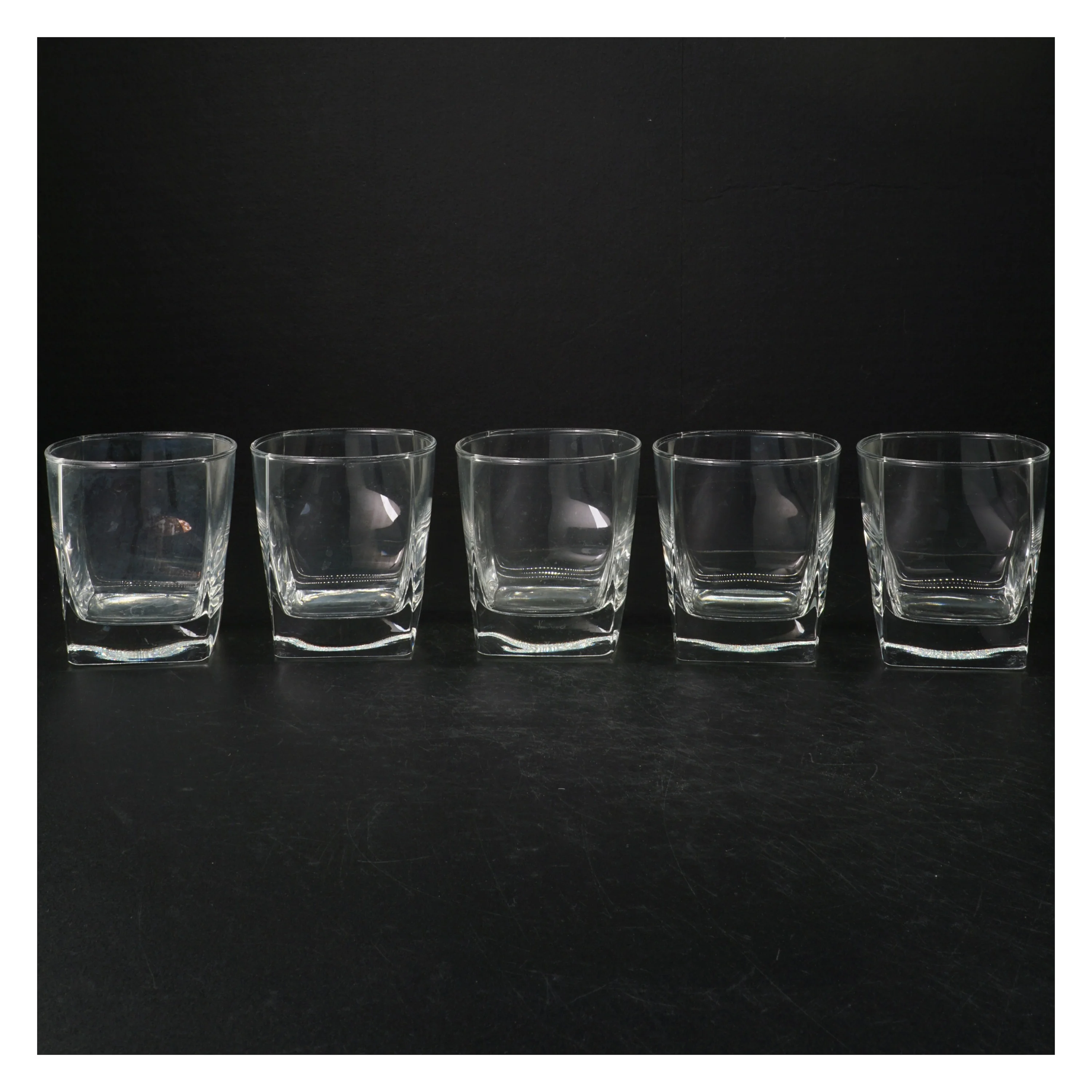 Drikkeglas (str. H. 8,5 cm. ø 8 cm)