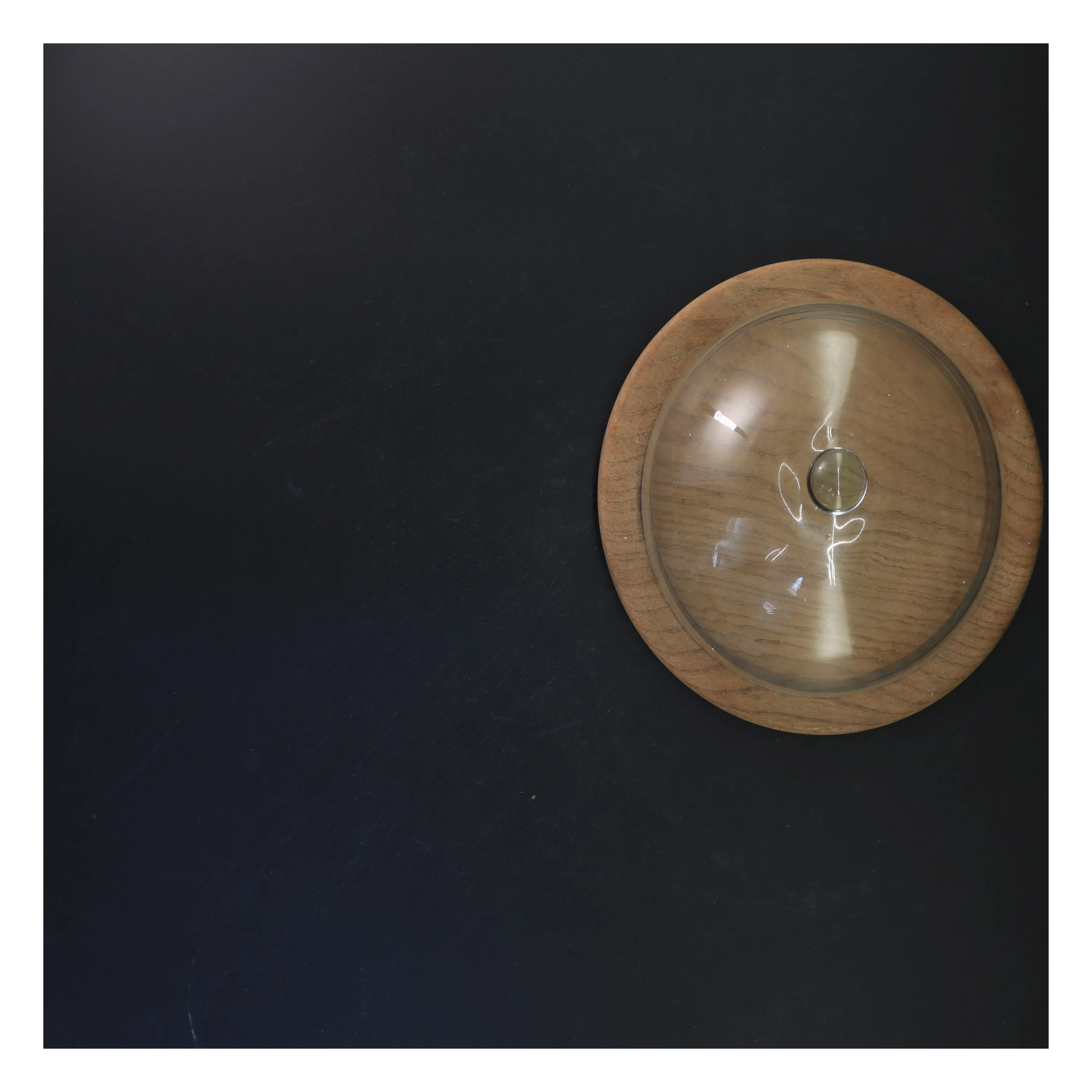 Retro Oste klokke med træbase (str. 13x20 cm)