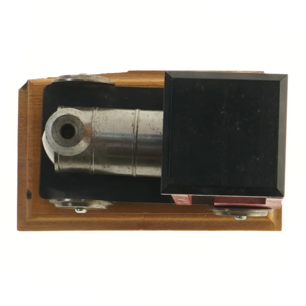 Dekorationstog i metal og træ (str. 18x11 cm)