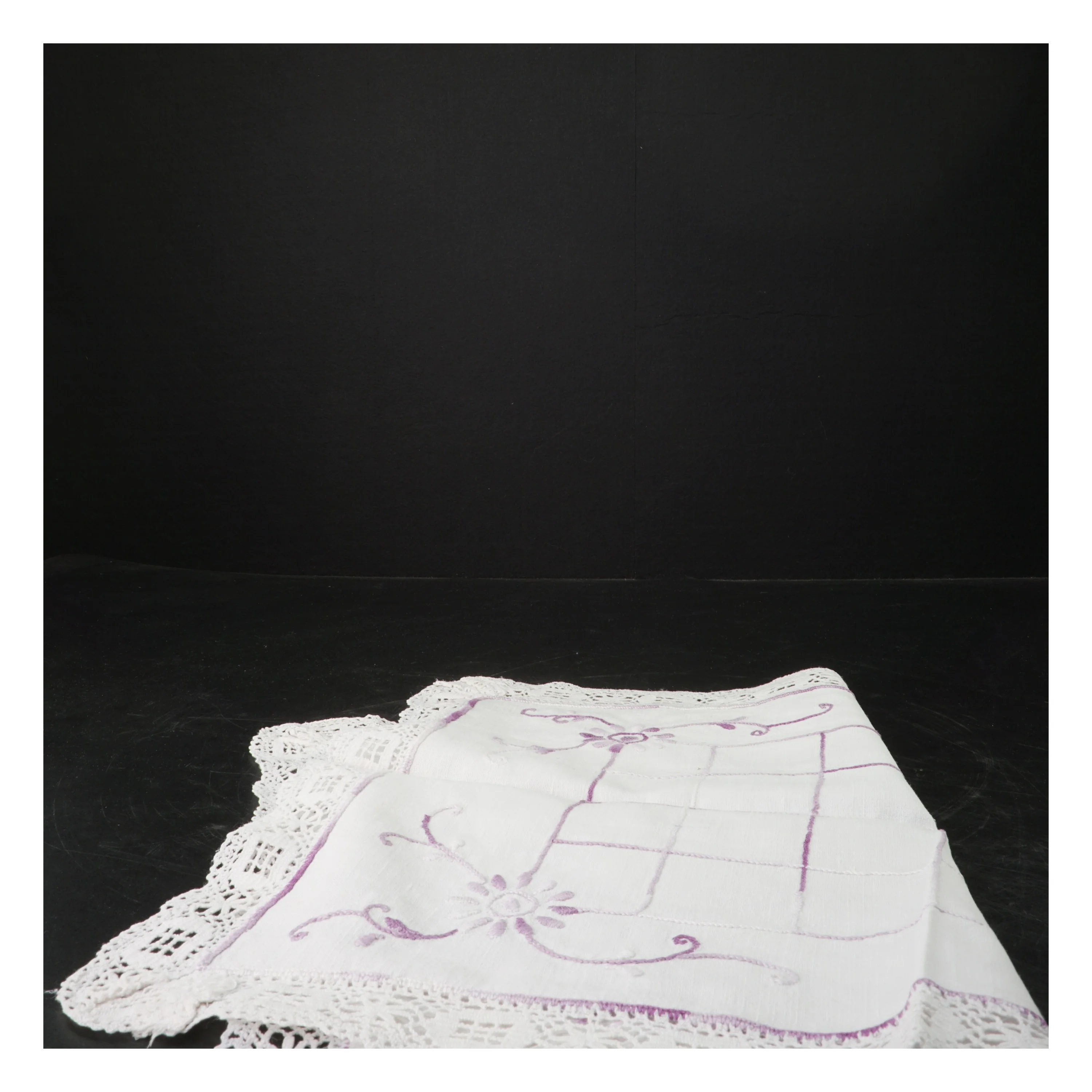 Broderet dug (str. 52x37 cm)