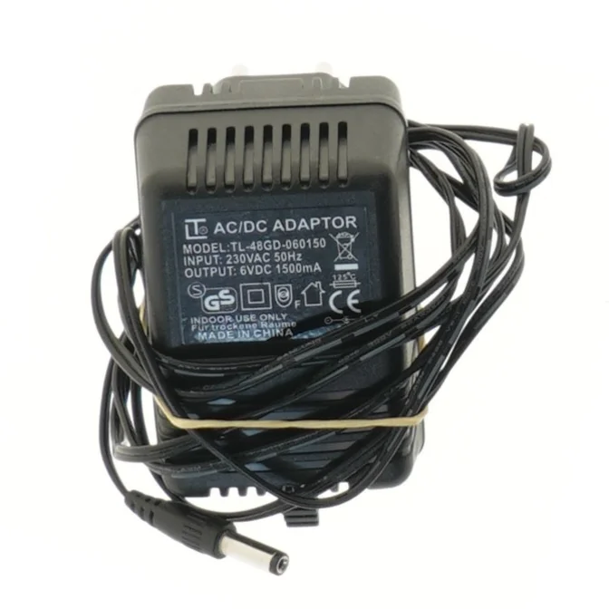 AC/DC Strømadapter (str. 9x5x5 cm)