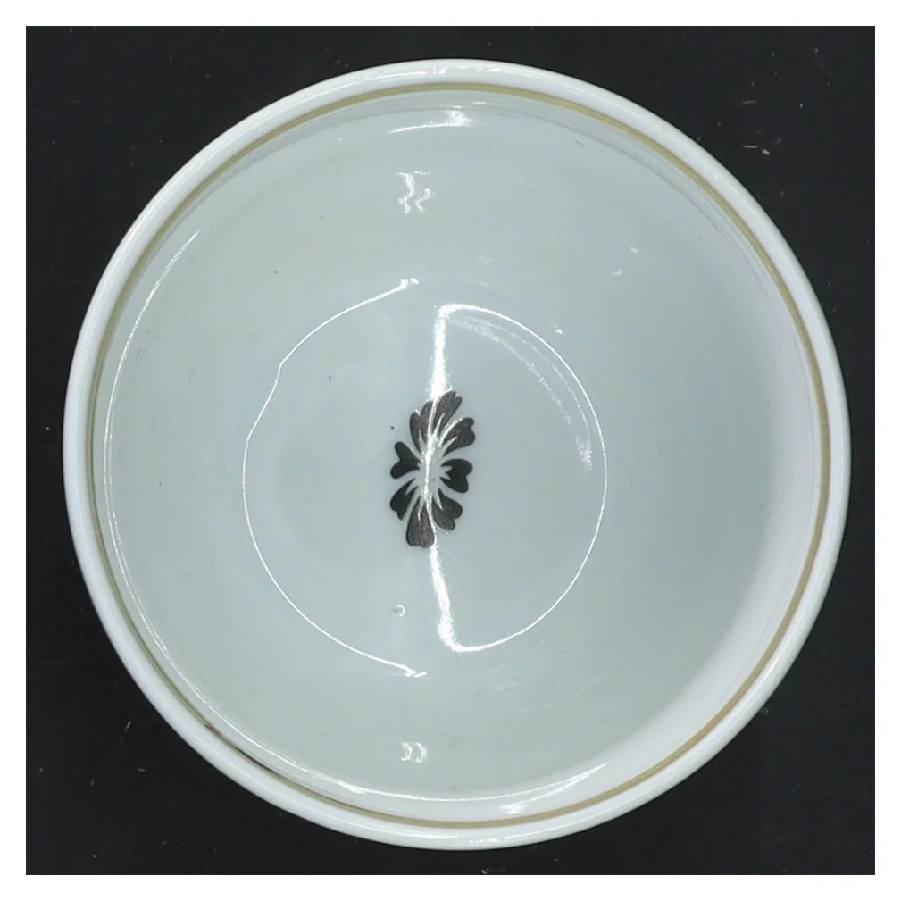 Porcelænskrus med dekorativ blomsterdesign fra Bo Concept (str. 9x9 cm)