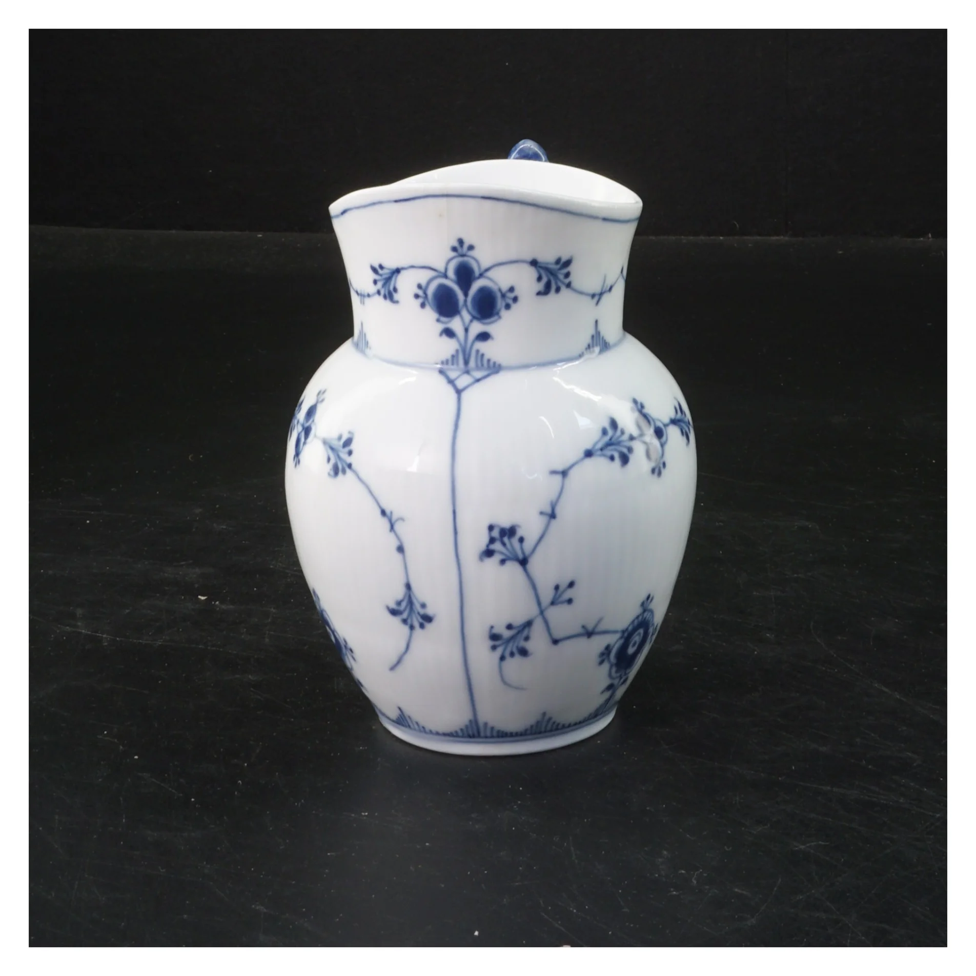 Porcelæns kande med musselmalet blåt mønster fra Royal Copenhagen (str. 10 cm)