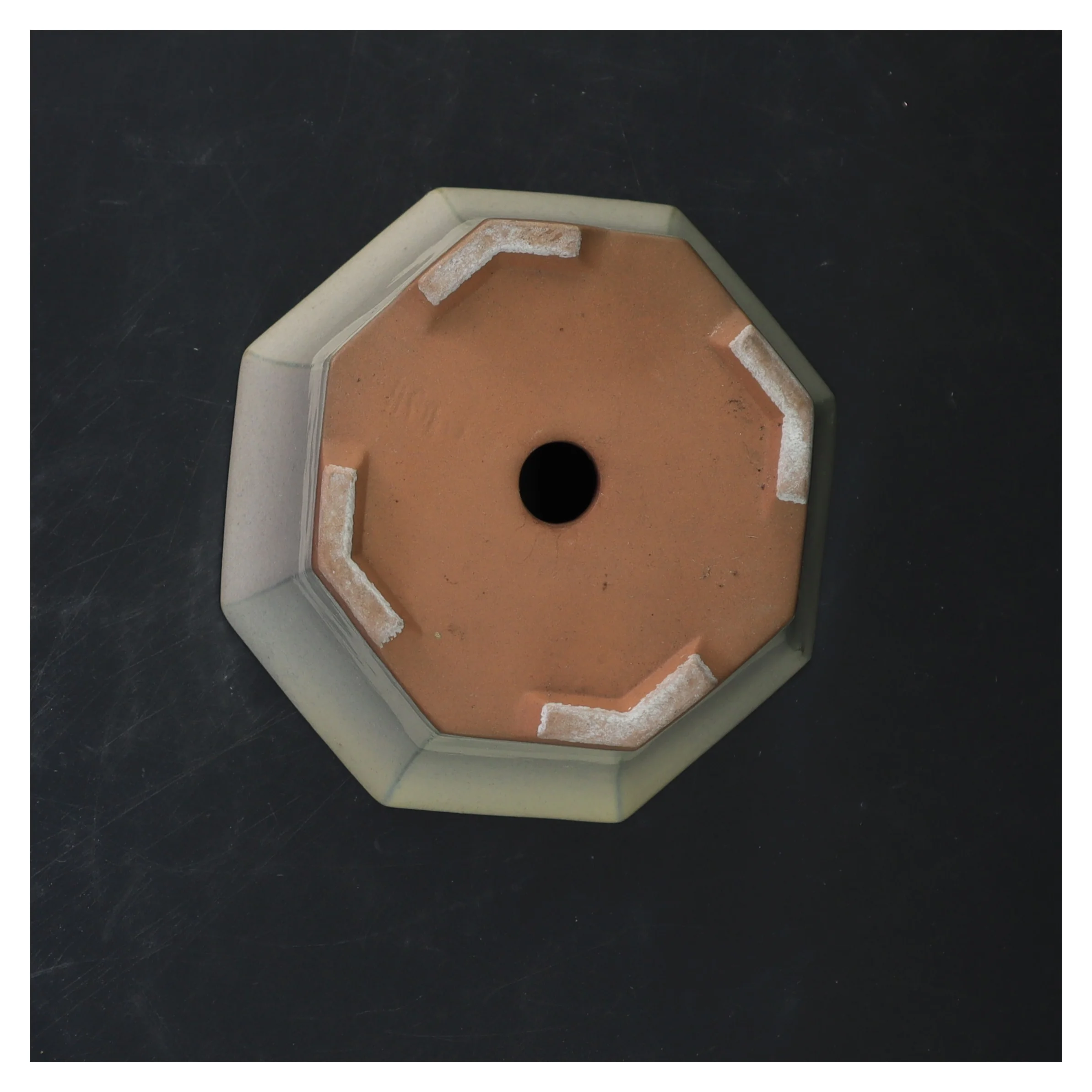 Ottekantet lerpotte (str. 11,5x15 cm)