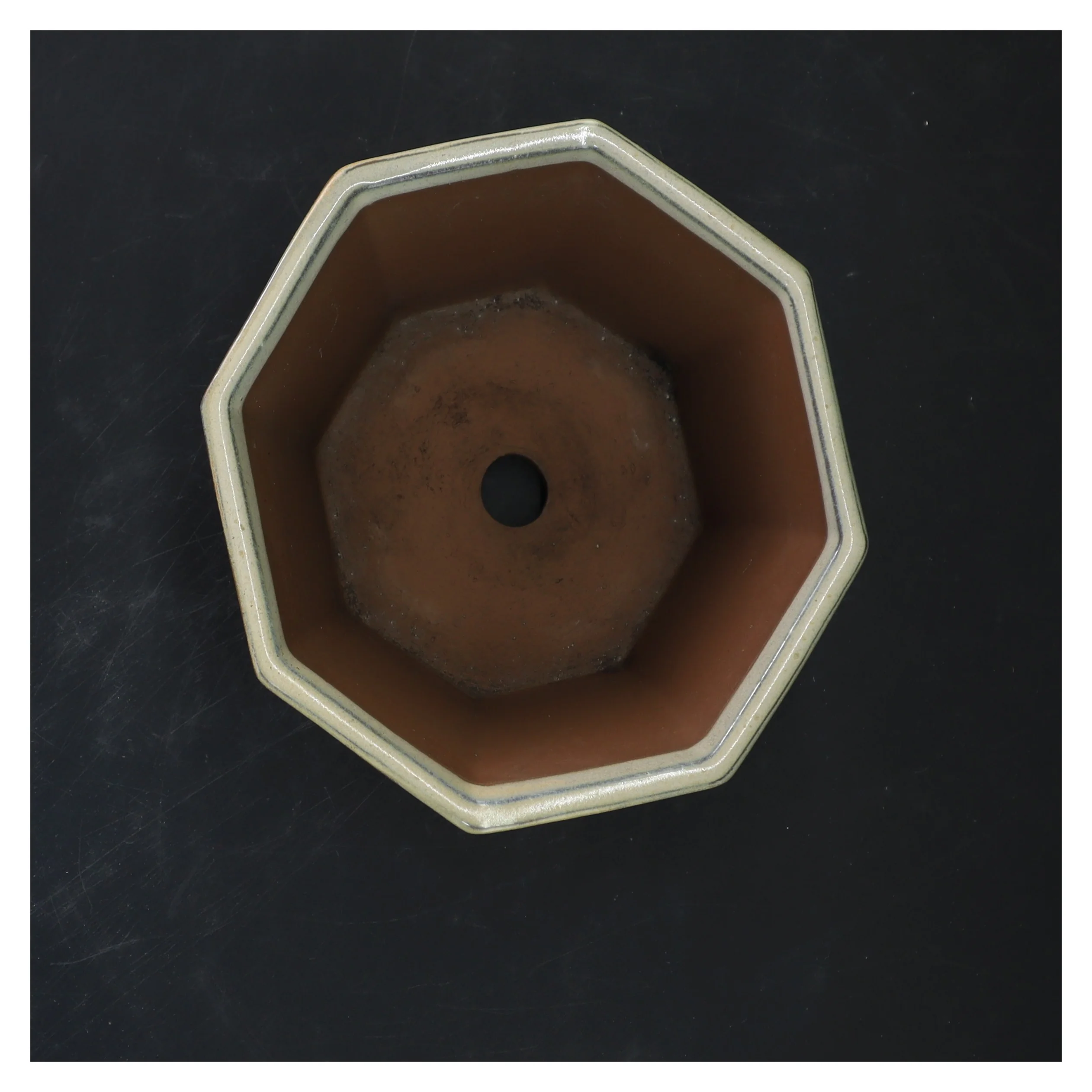 Ottekantet lerpotte (str. 11,5x15 cm)