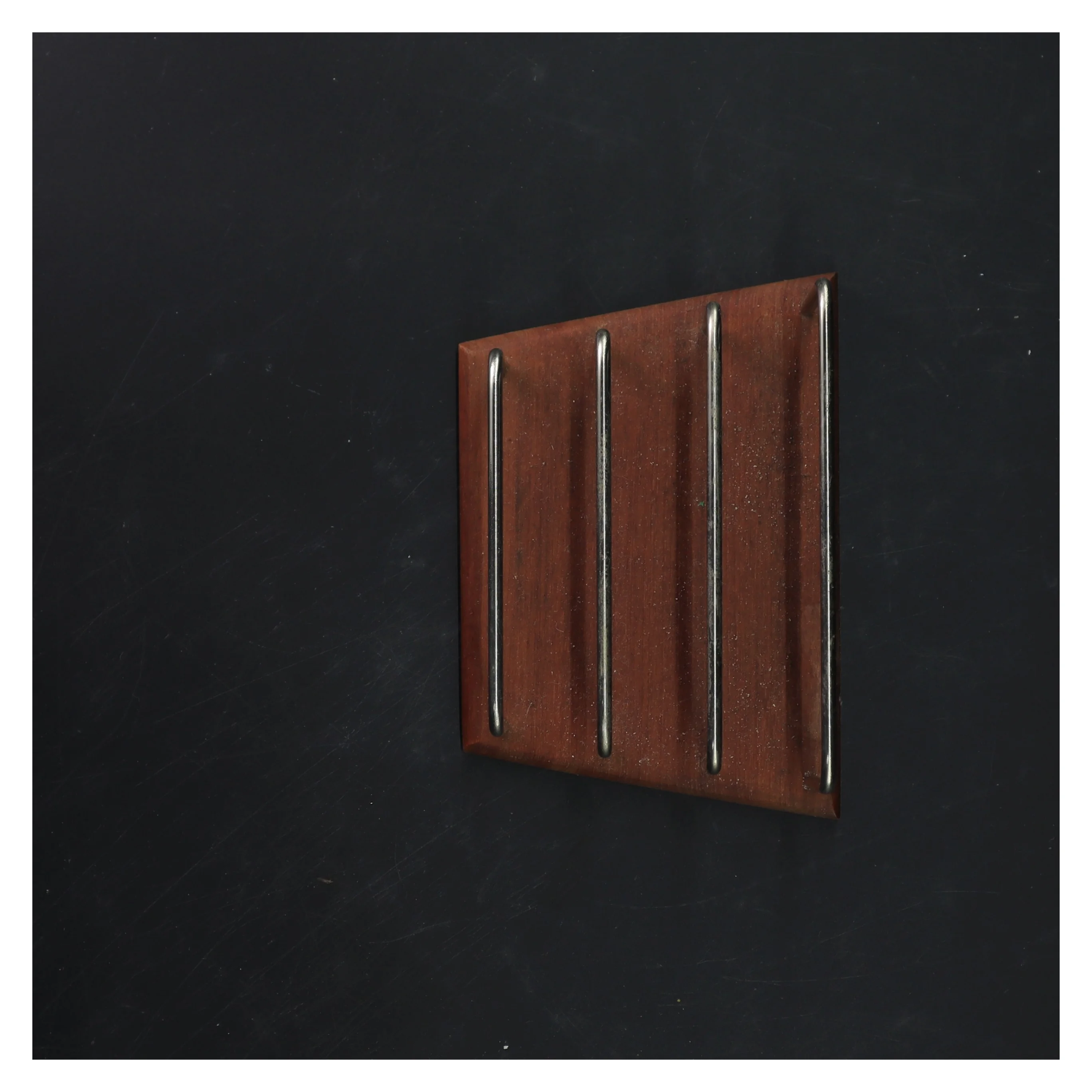 Brødristerholder i træ og metal (str. 9x15 cm)