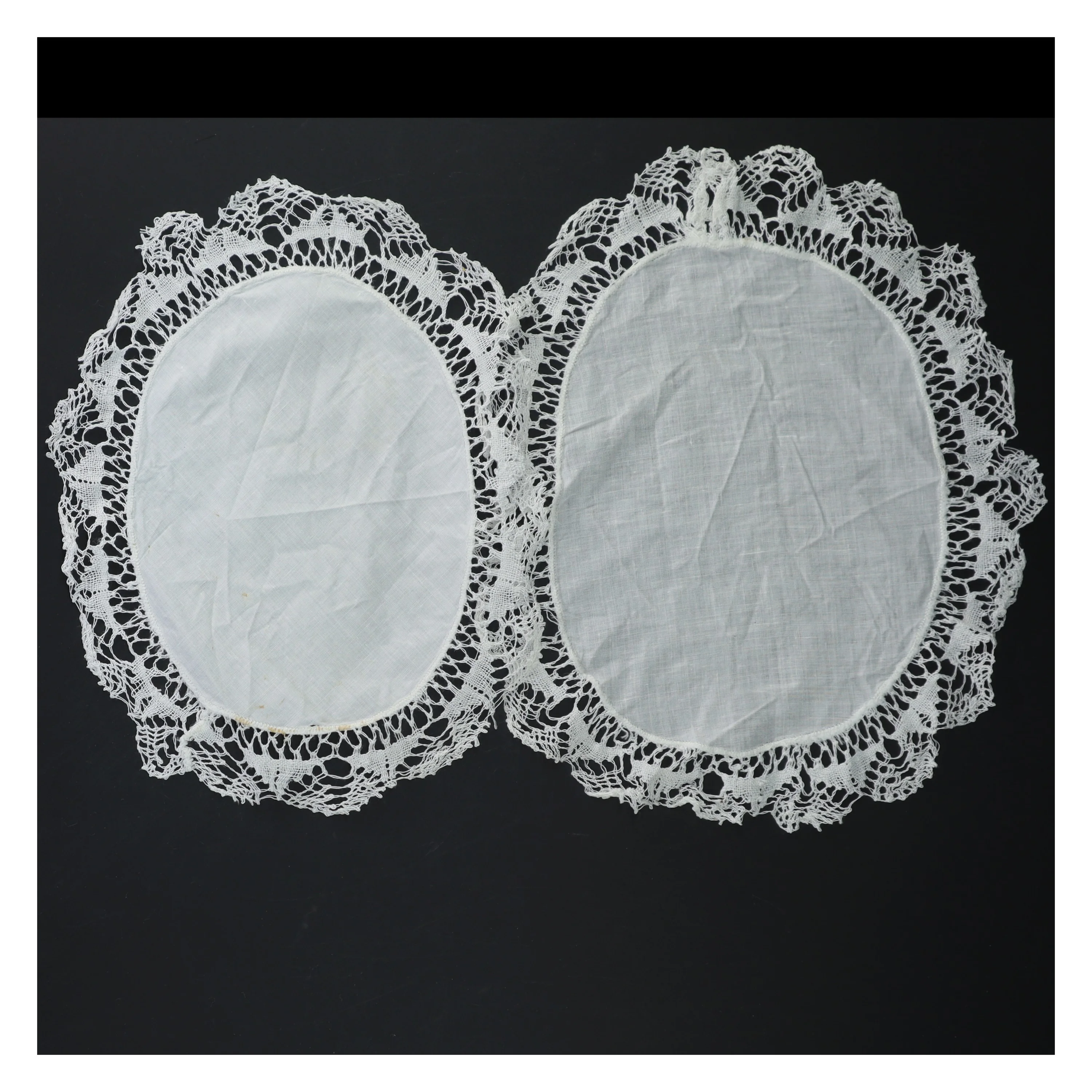 To ovale blonder med blondekant (str. 23x18 cm)