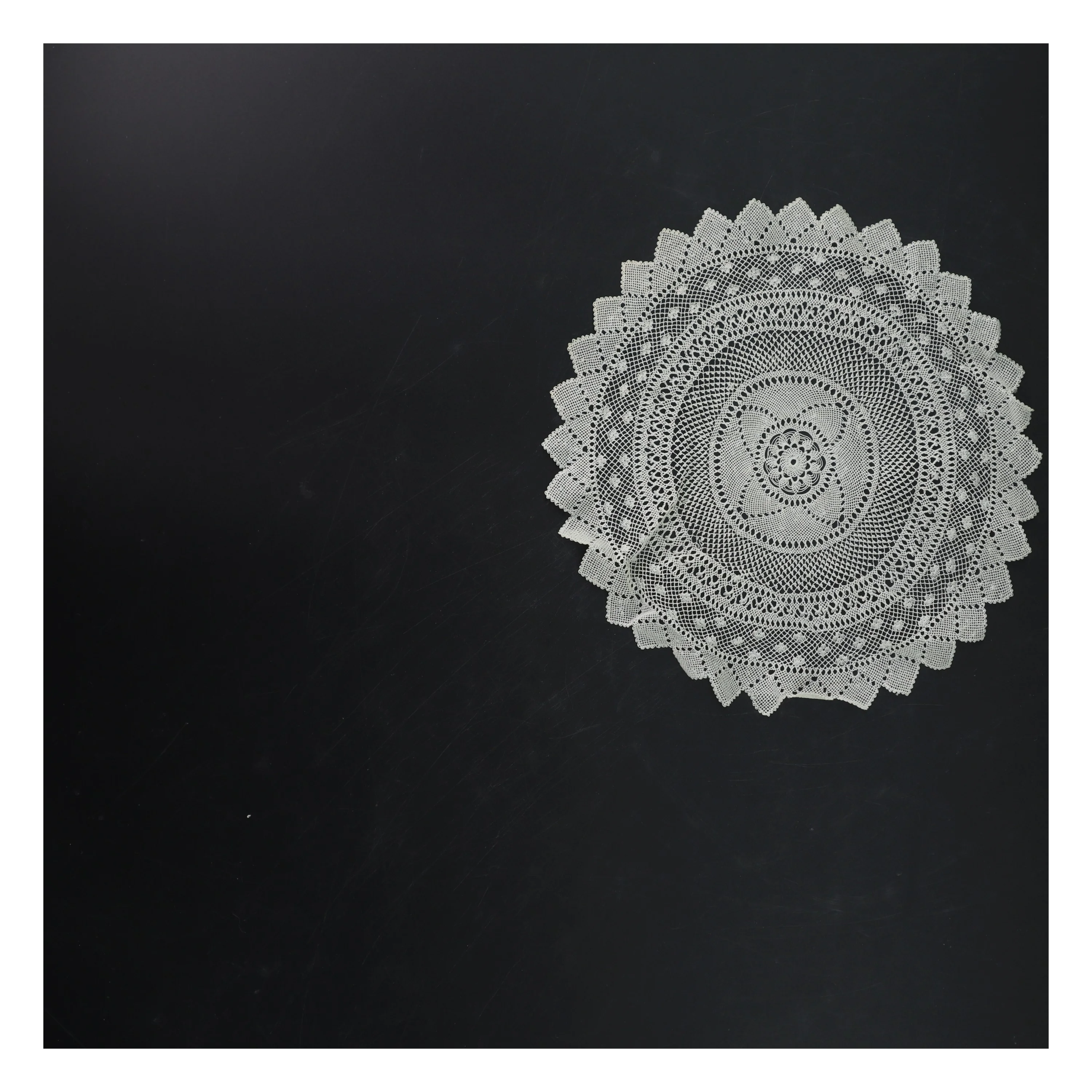 Hæklet borddug (str. Ø 24 cm)