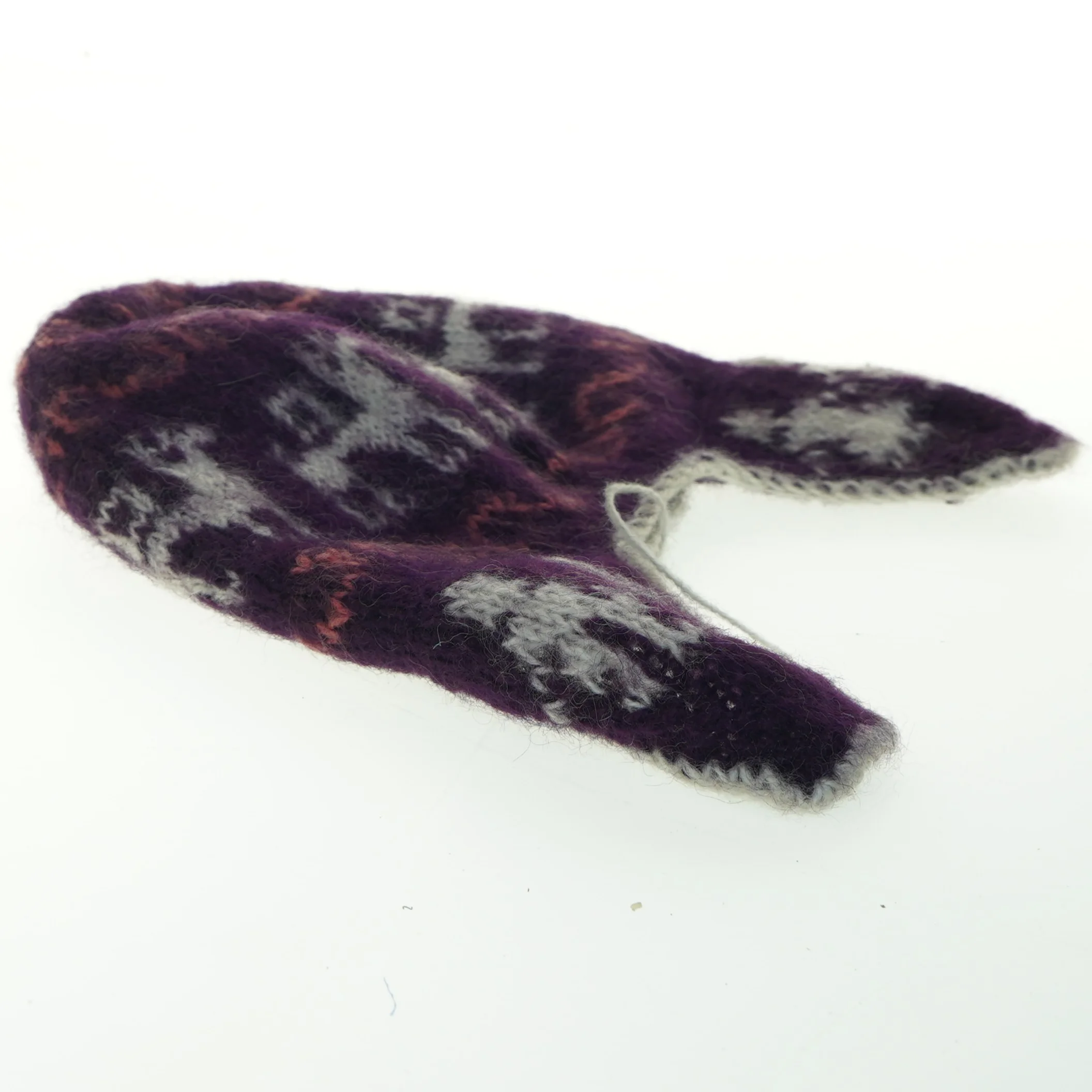 Strikket hue med øreklapper (str. Ø 20 cm)