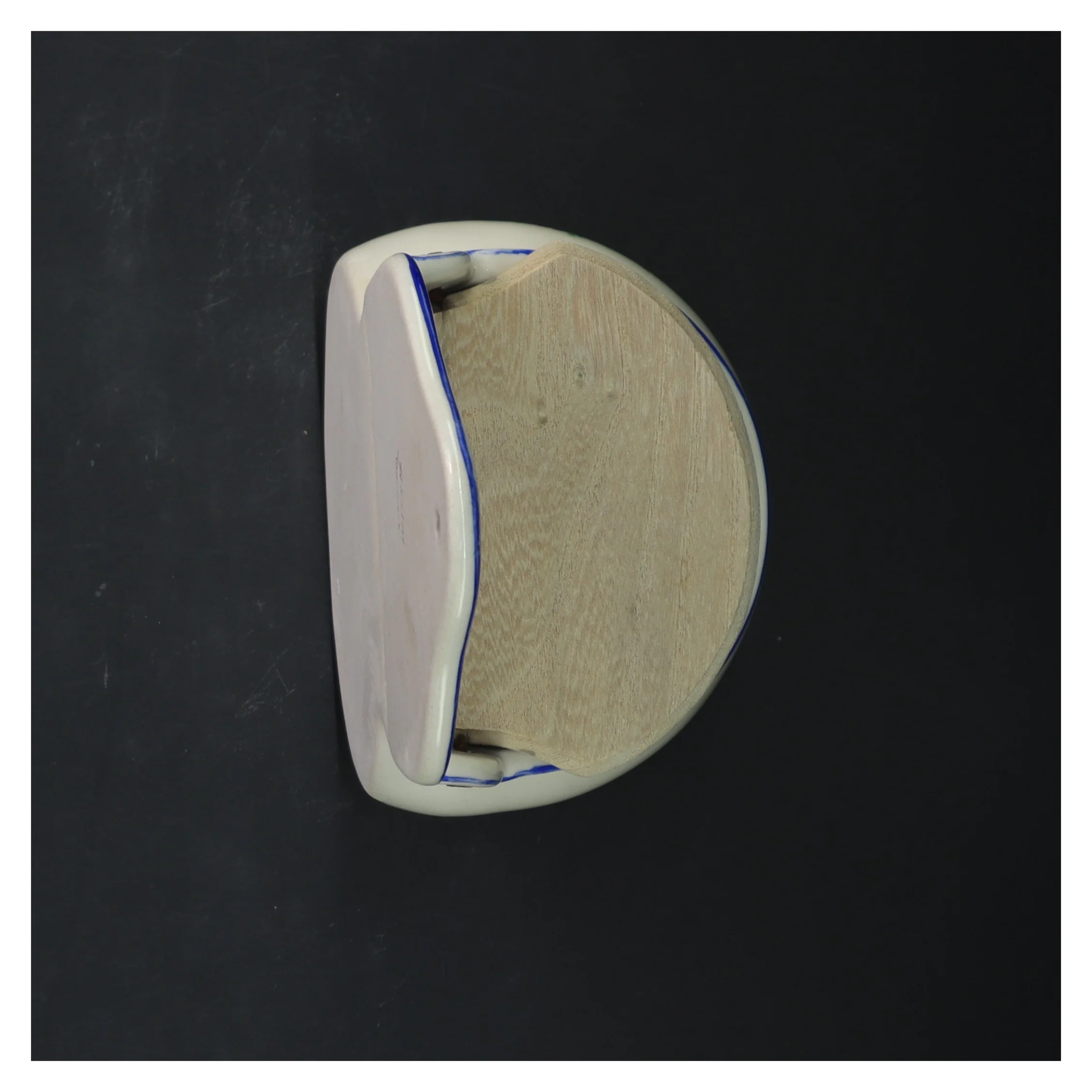 Keramisk saltkar med låg (str. 18x13 cm)