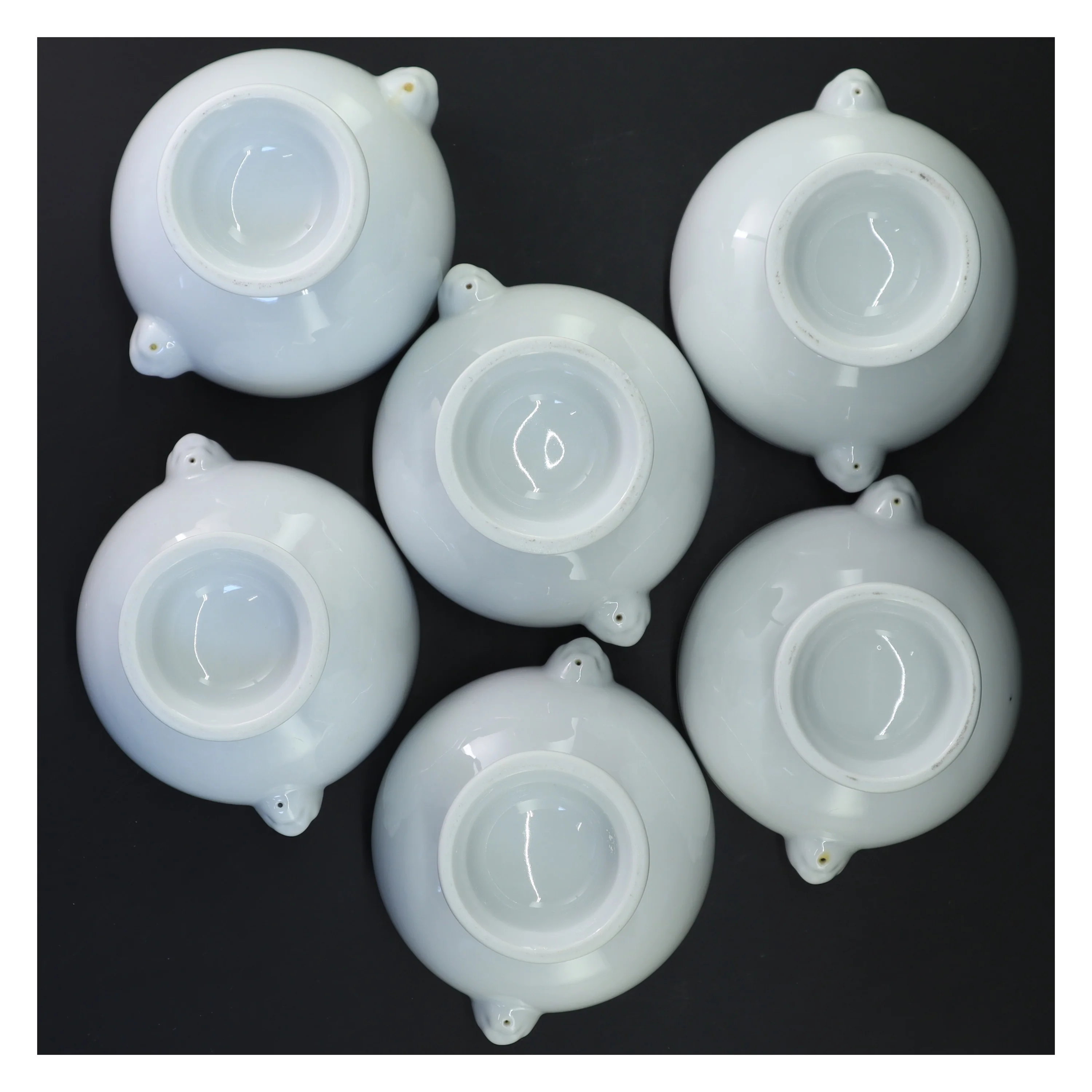 Sæt af seks hvide suppeskåle (str. Ø 11,5x9 cm)