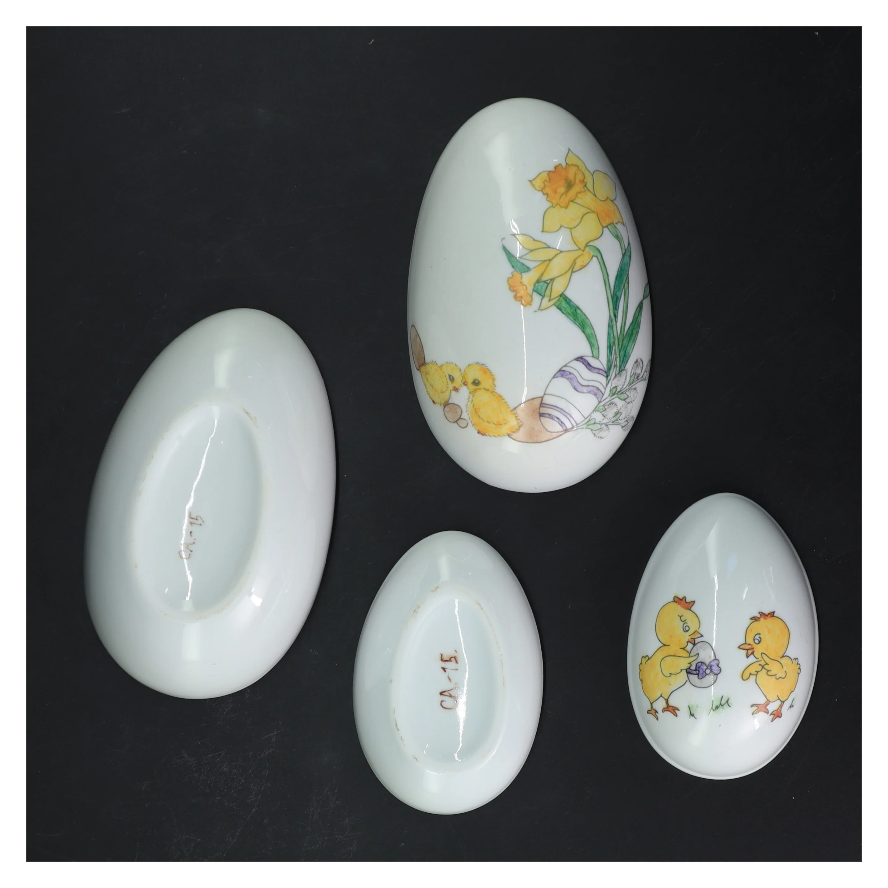 Dekorative porcelænsæg (str. 14,5 & 10,5 cm)