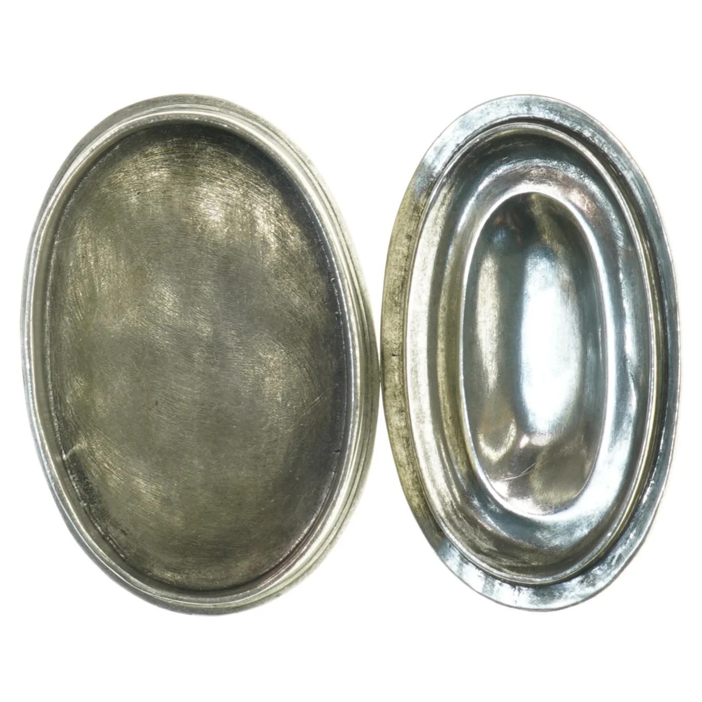 Oval metalæske med låg (str. 13,5x9x6 cm)
