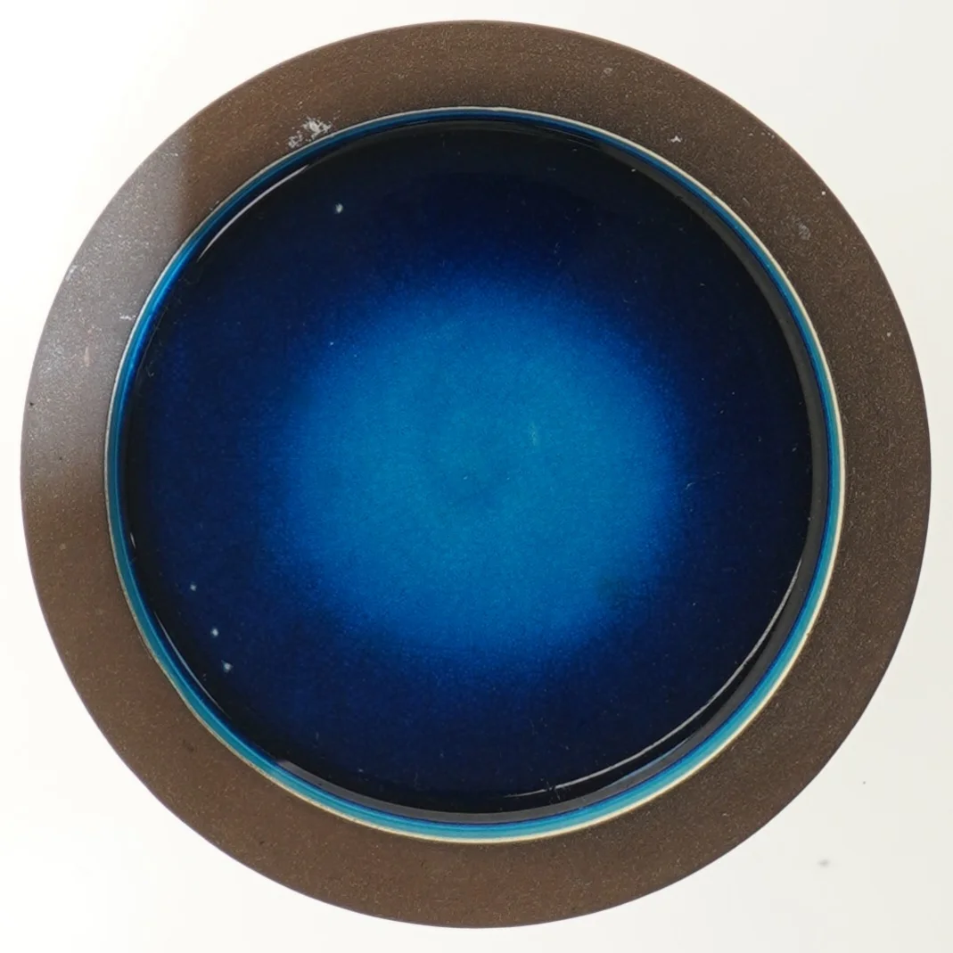 Rund keramikfad med blå glasur fra Knabstrup (str. Ø 20x3 cm)