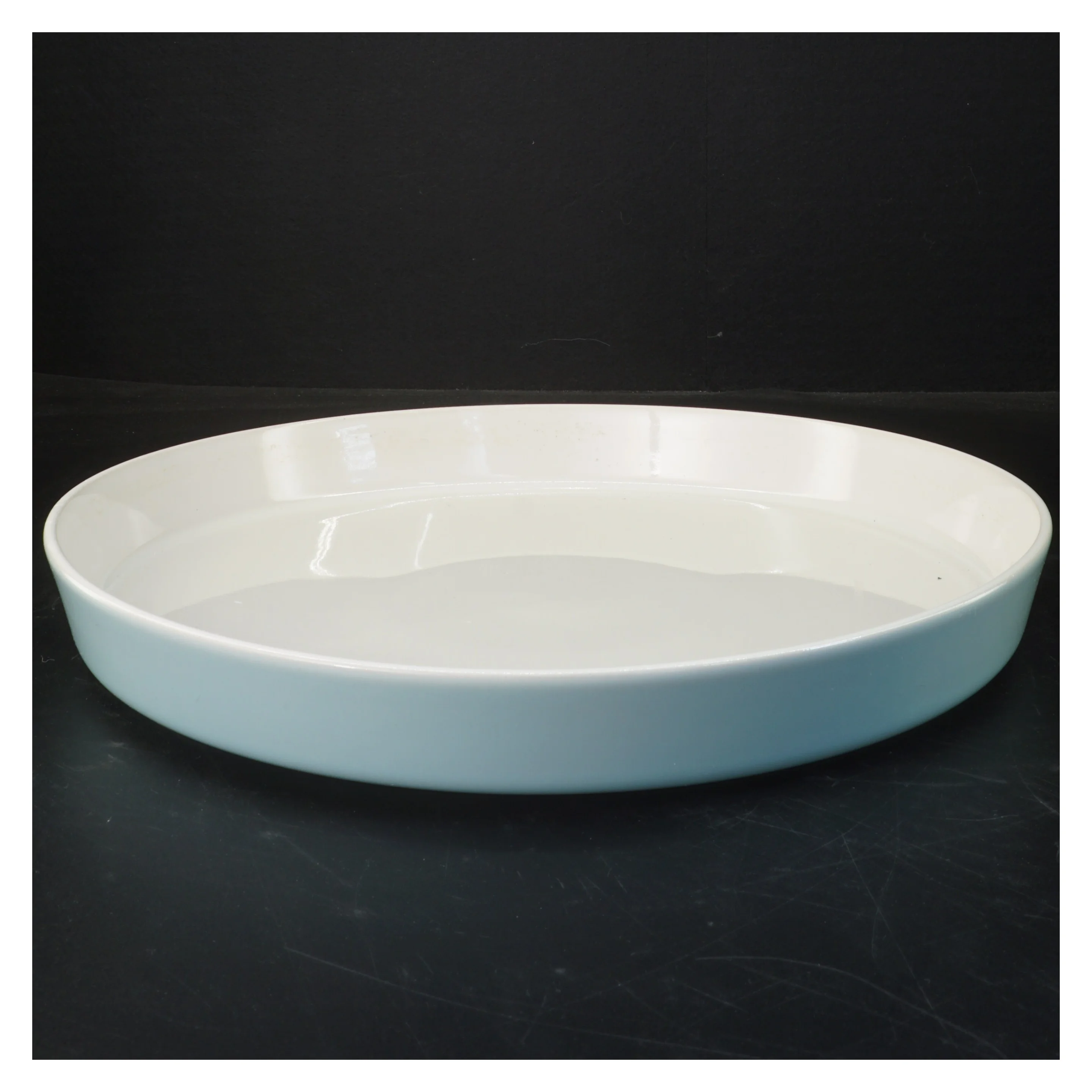 Hvid keramisk fad fra Gry Fager (str. Ø 32 cm)