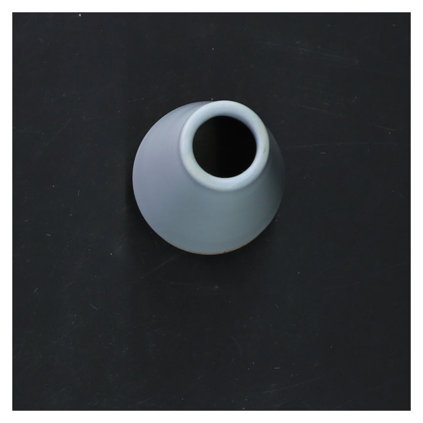 Blå vase med træbund fra Novaform (str. 13x5 cm)