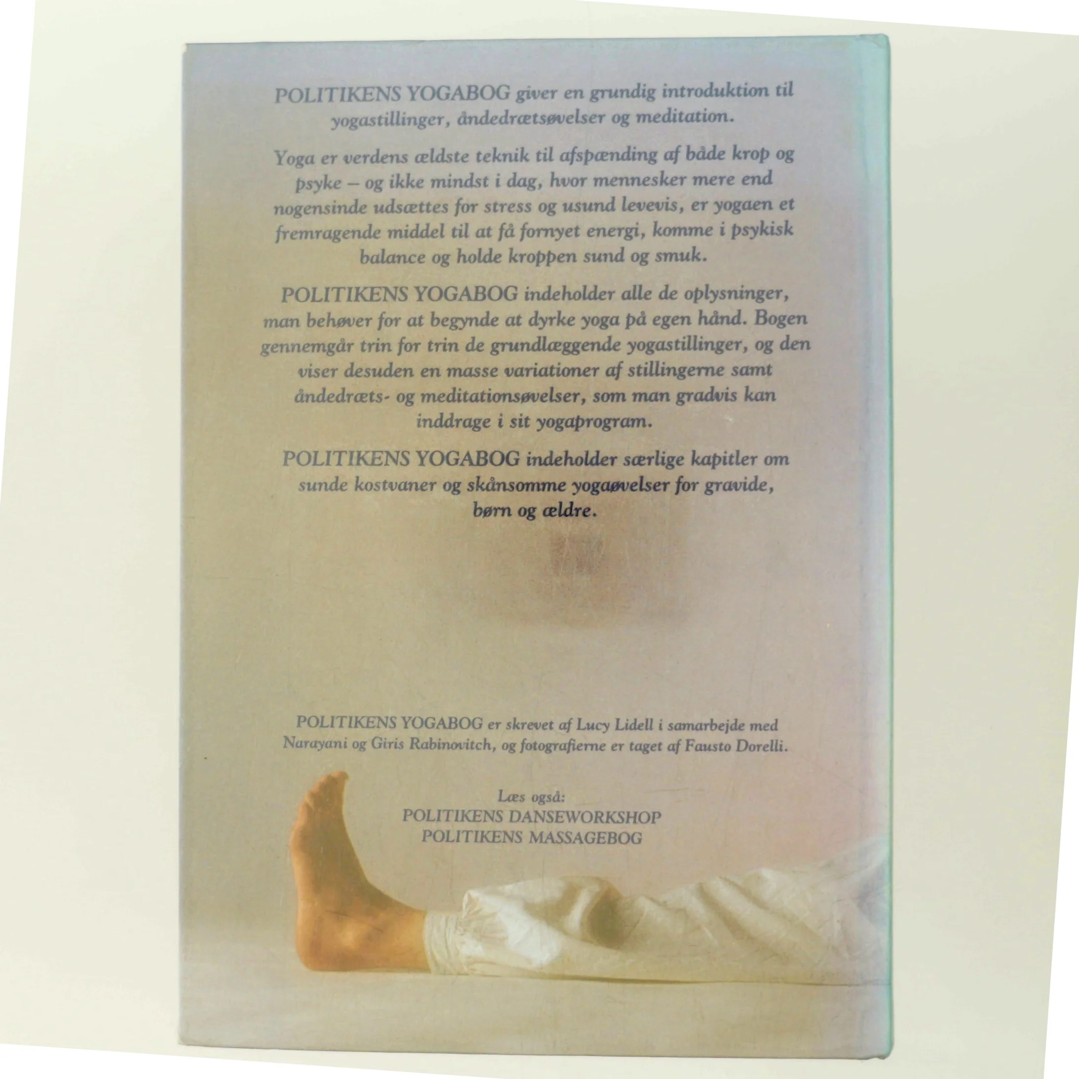 Politikens Yogabog af Lucy Lidell (Bog)
