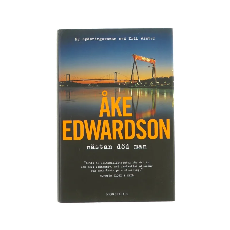 Nästan död man af Åke Edwardson (Bog)