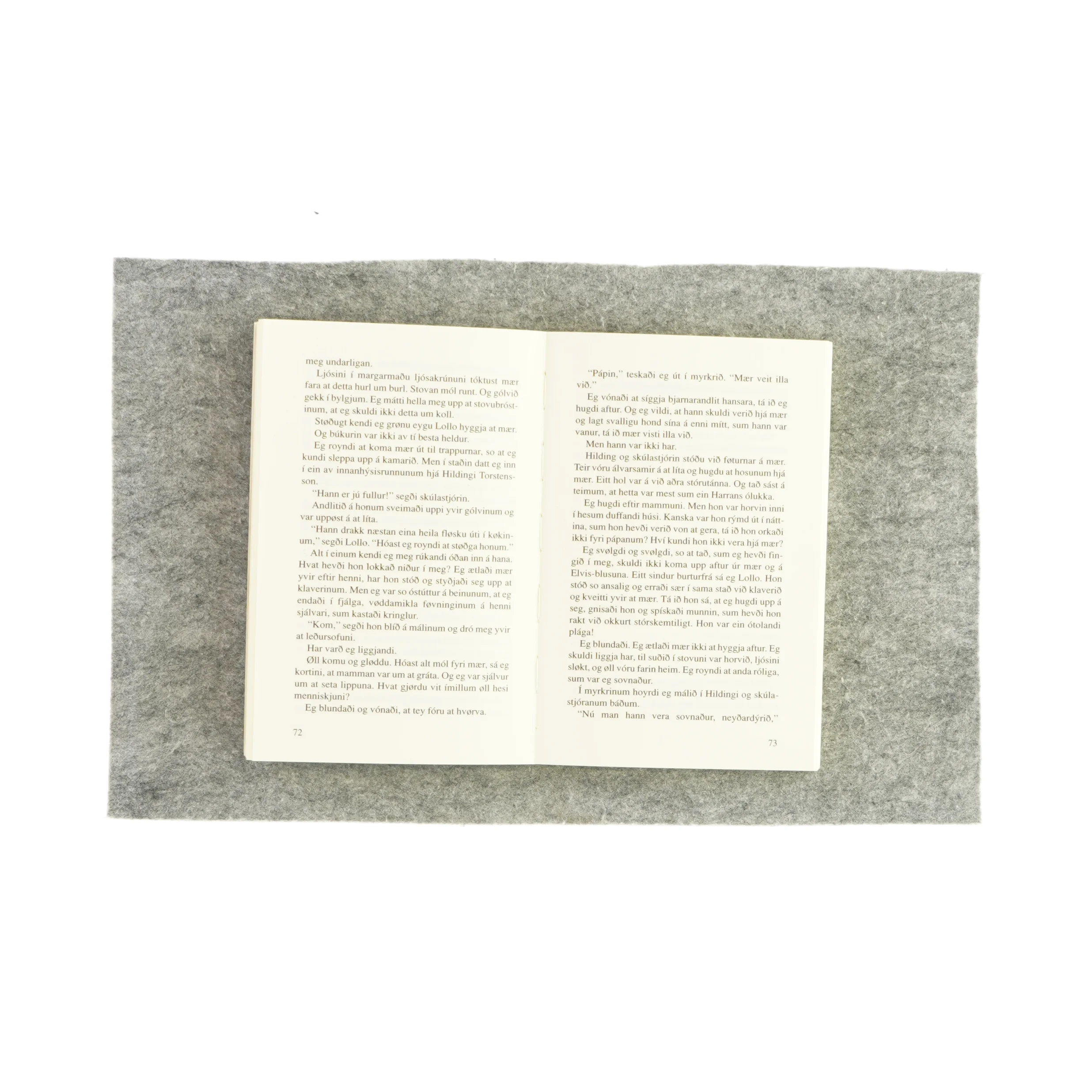 Lati hvitabjarnirnar dansa af Ulf Stark (Bog)