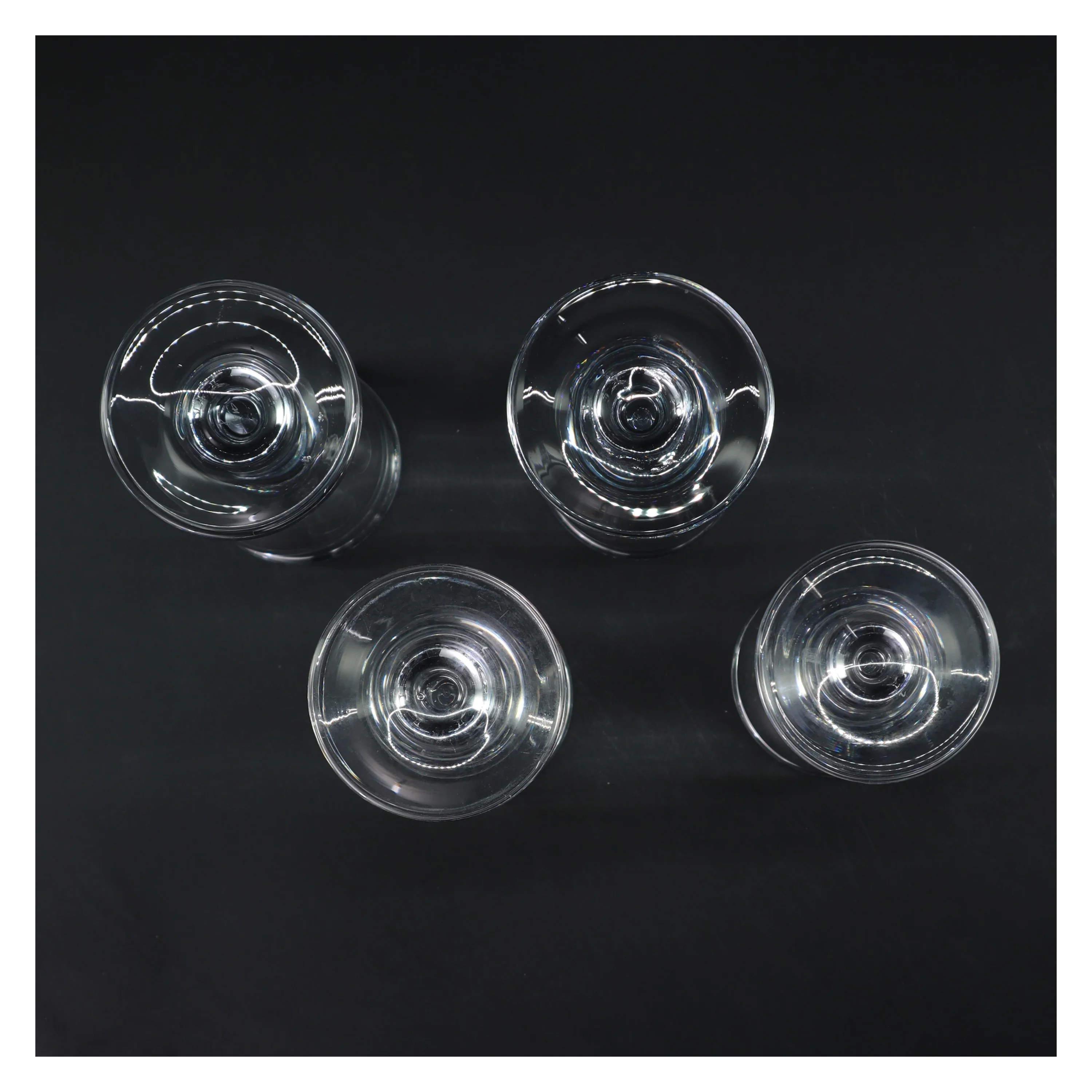 Sæt af 4 Ideelle vinglas (str. 4 stk Ø 6,5 cm længde 17,5 cm)