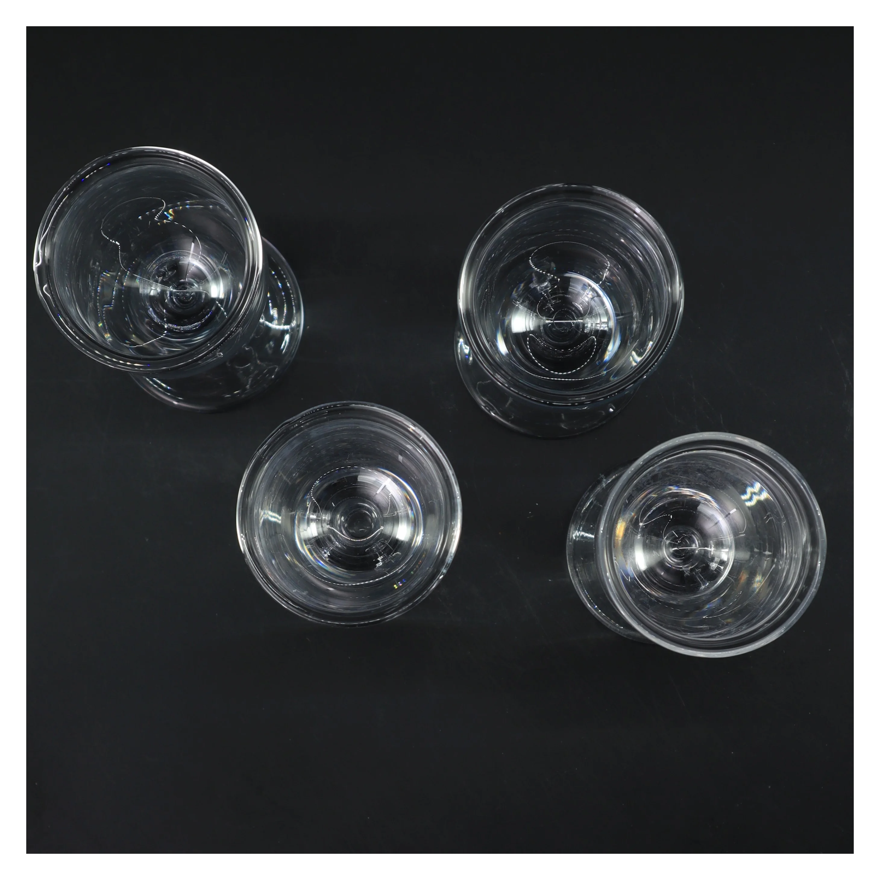 Sæt af 4 Ideelle vinglas (str. 4 stk Ø 6,5 cm længde 17,5 cm)