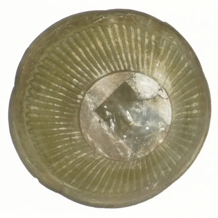 Rillet vase i antik stil (str. Ø 13 cm længde 13,5 cm)