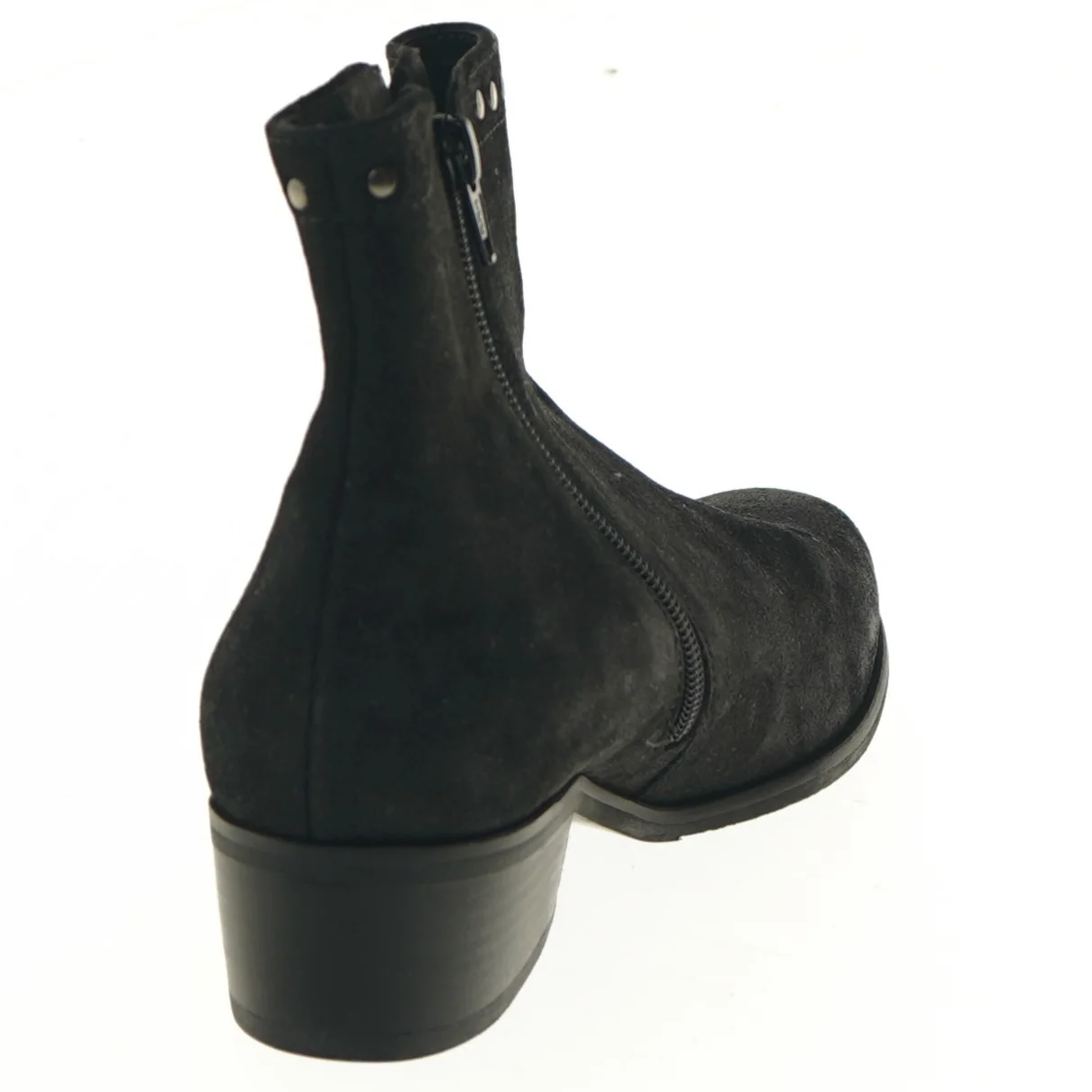 Sort støvle med nitter fra Gabor (str. sål:26,5 cm)