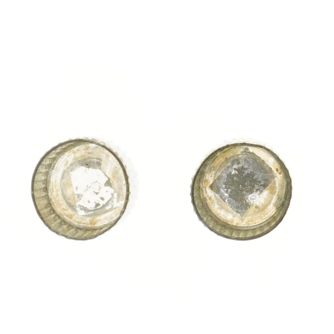 Sæt med to dekorative lysestager (str. Ø 6,5 cm længde 8 cm)