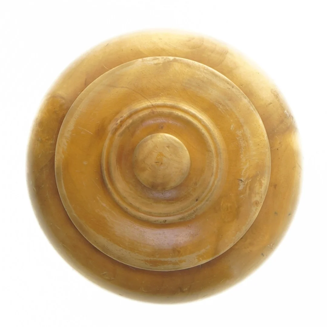 Rund trælågkrukke (str. Ø 11,5x6 cm)