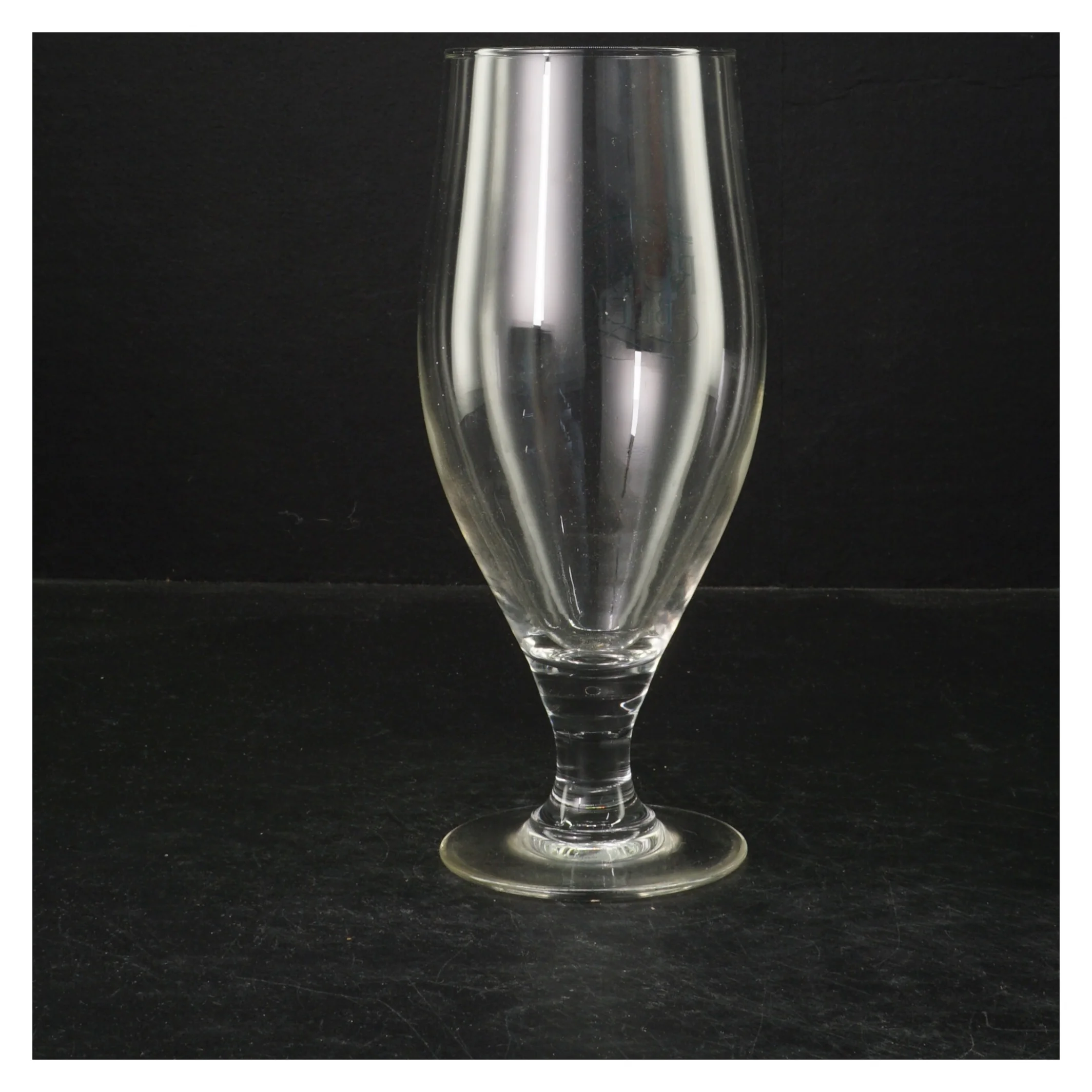 Ølglas fra Royal Beer (str. 21 cm)