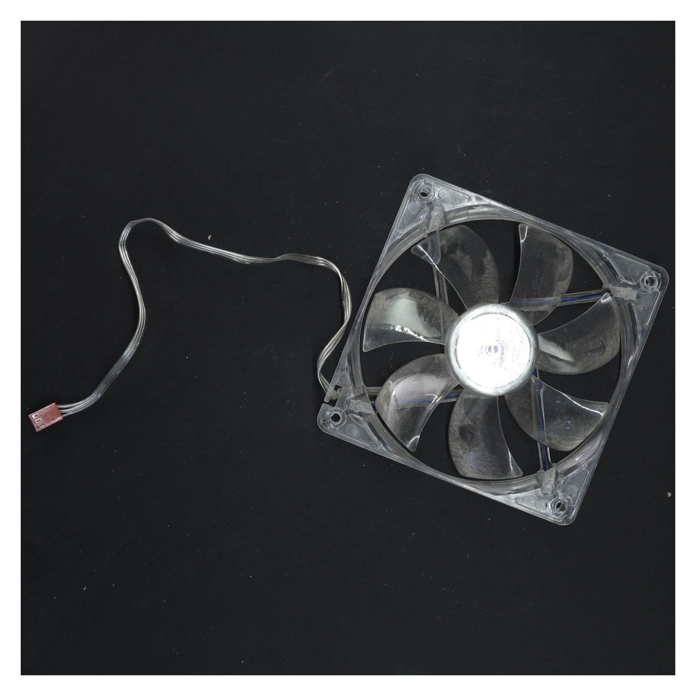 PC kabinetventilator (str. 12x12x2,5 cm)