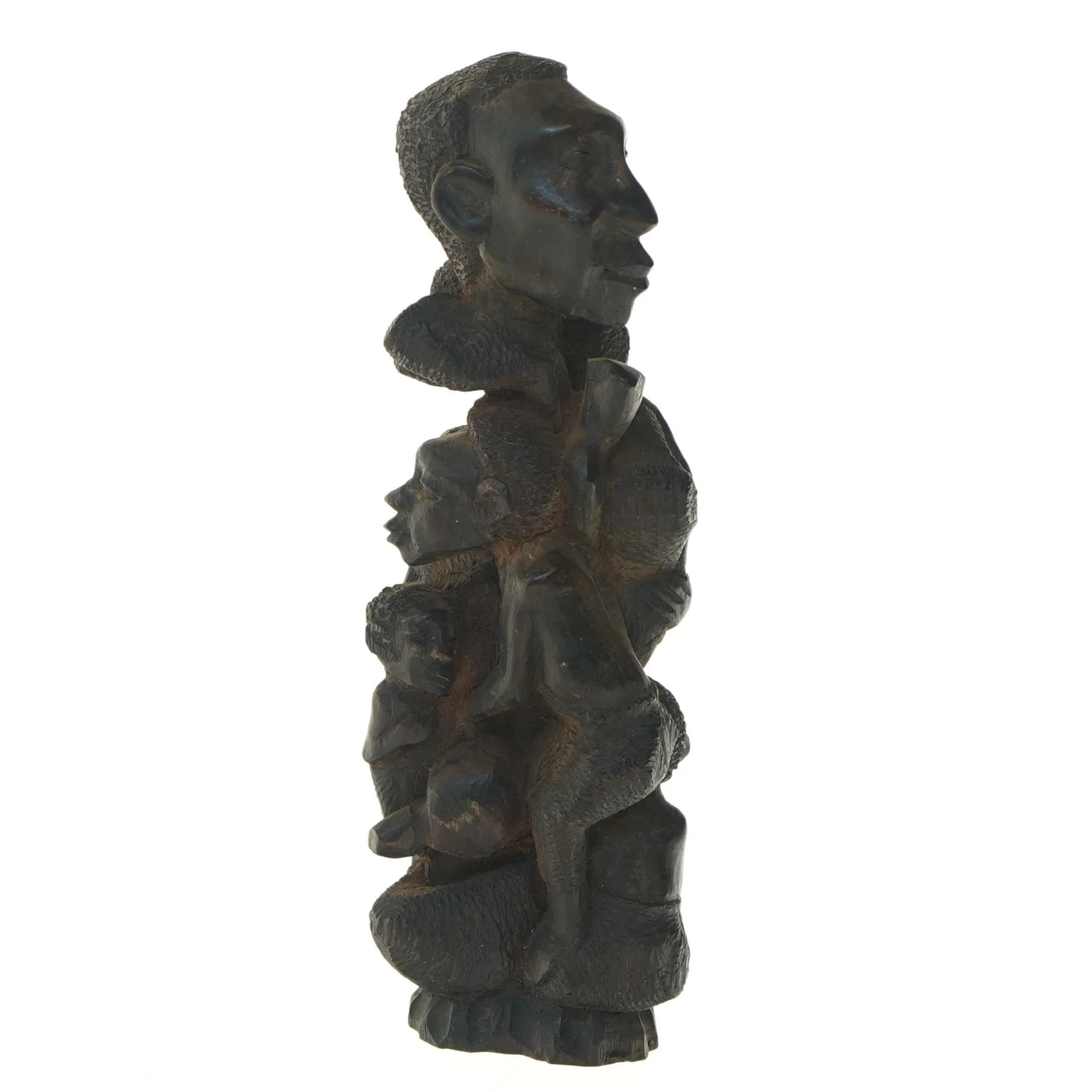 Træskulptur af mennesker (str. 24,5 cm)