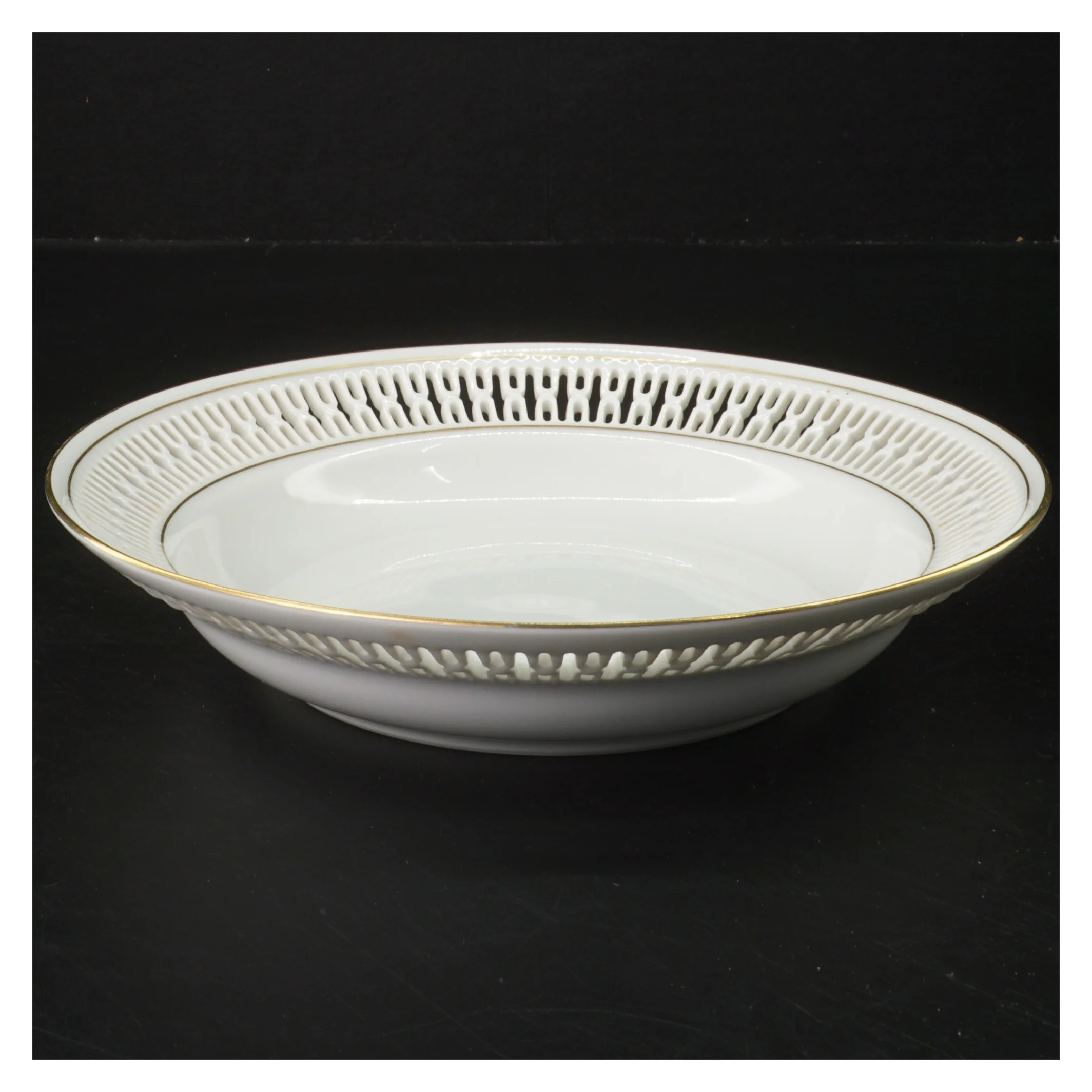 Porcelæn tallerken med guld kant fra Bing & Grøndahl (str. Ø 21,5 cm)