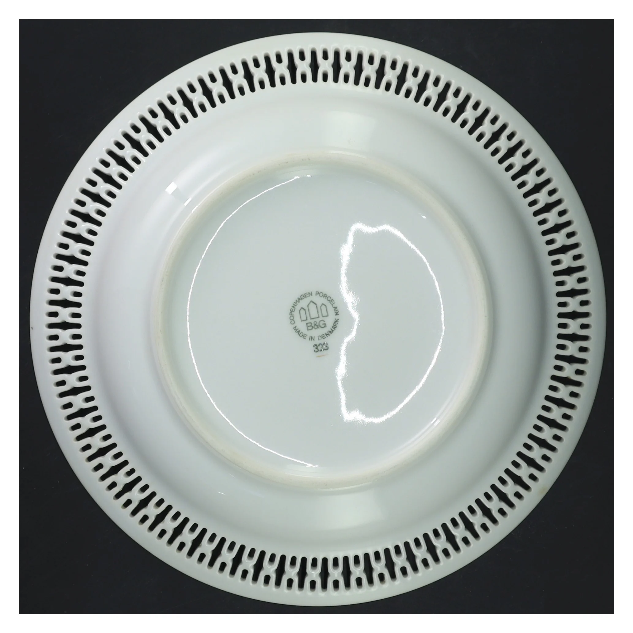 Porcelæn tallerken med guld kant fra Bing & Grøndahl (str. Ø 21,5 cm)