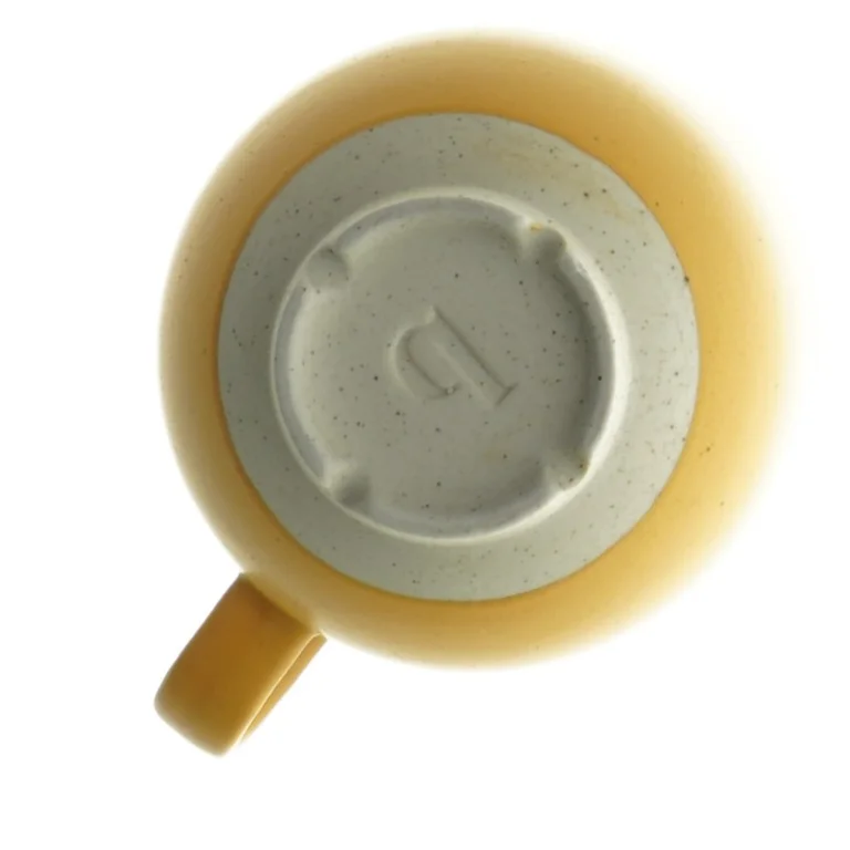 Gul keramikkrus (str. H 8 cm ø 8,5 cm)