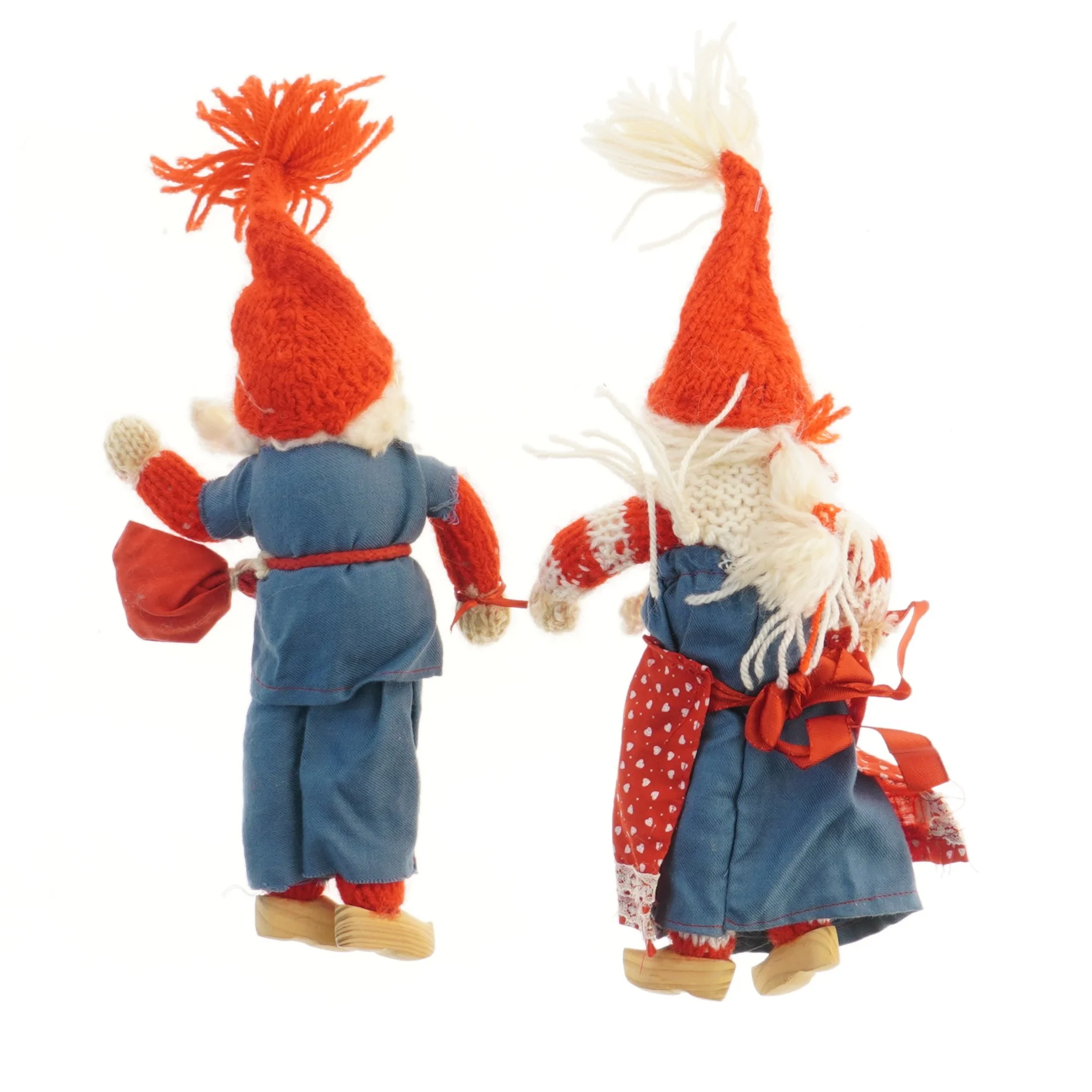 Nisser med strikket tøj (str. 34 cm)