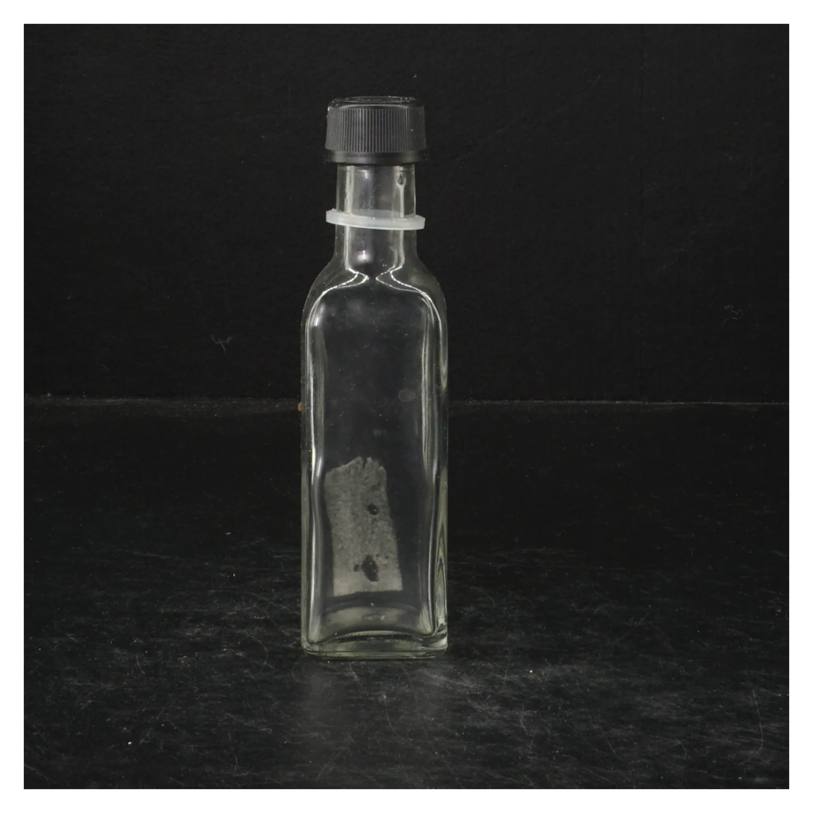 Tom glasflaske med skruelåg (str. 15 cm)