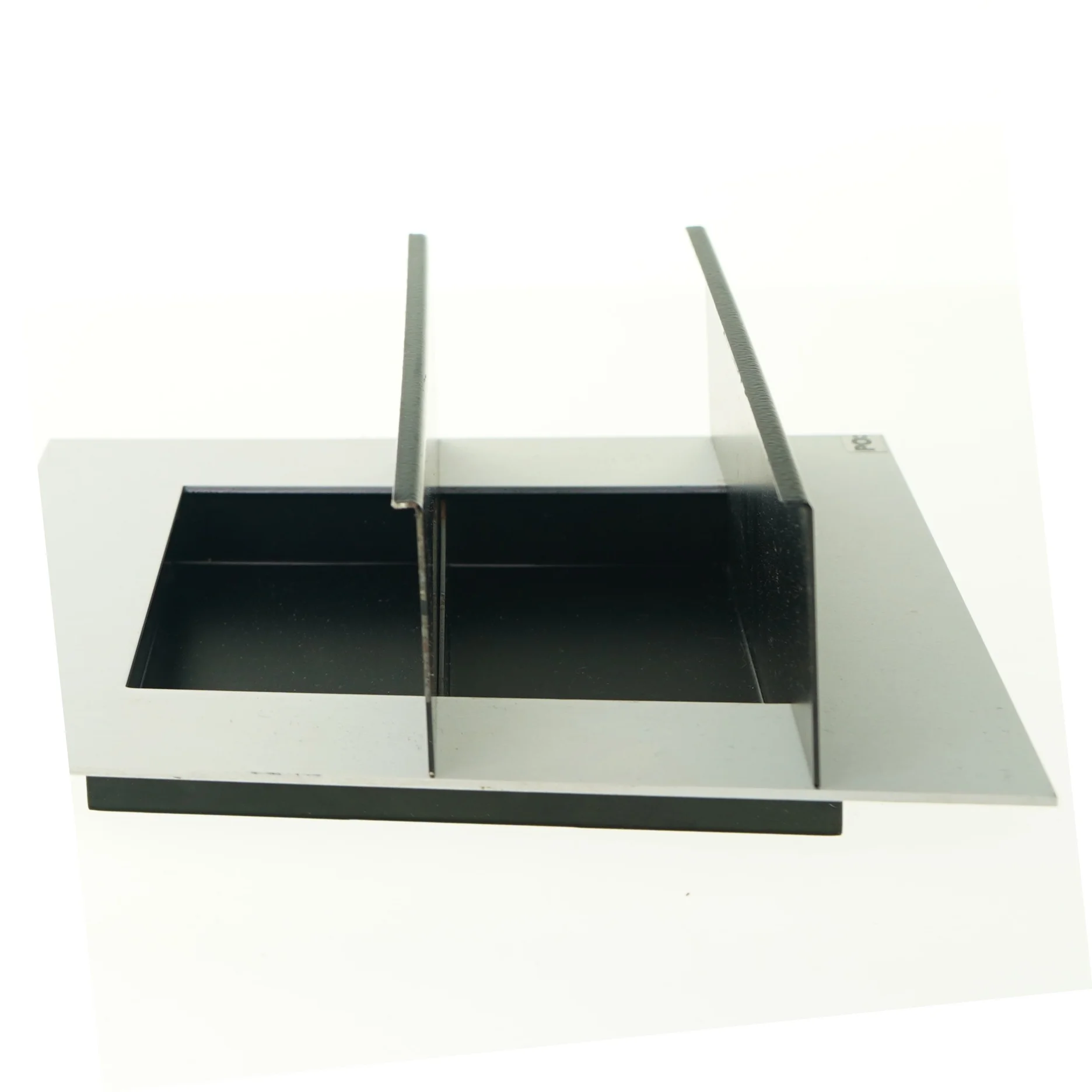 ur, hylde, kaffefilterholder og vase fra Po design (str. 20 x 7 cm)