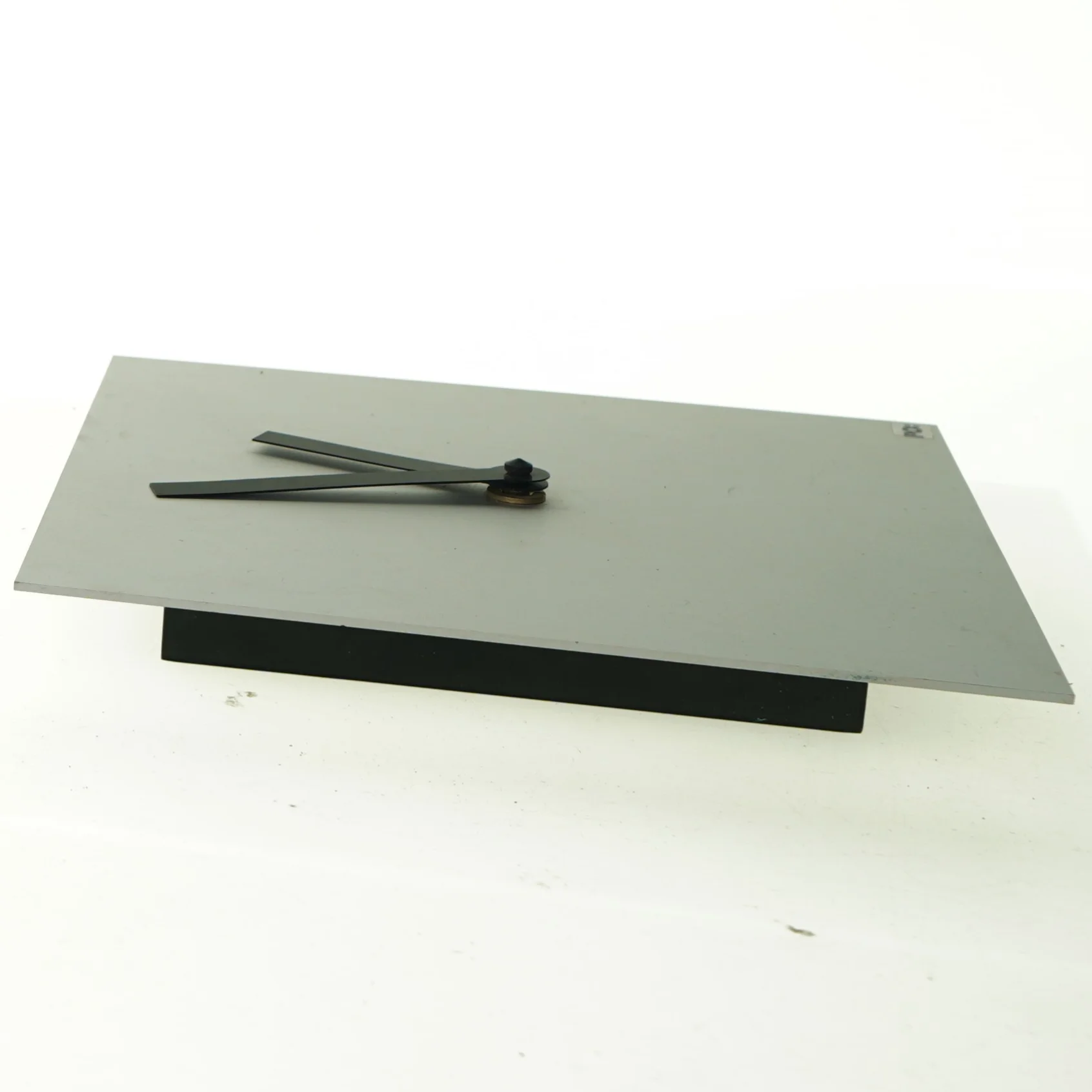 ur, hylde, kaffefilterholder og vase fra Po design (str. 20 x 7 cm)