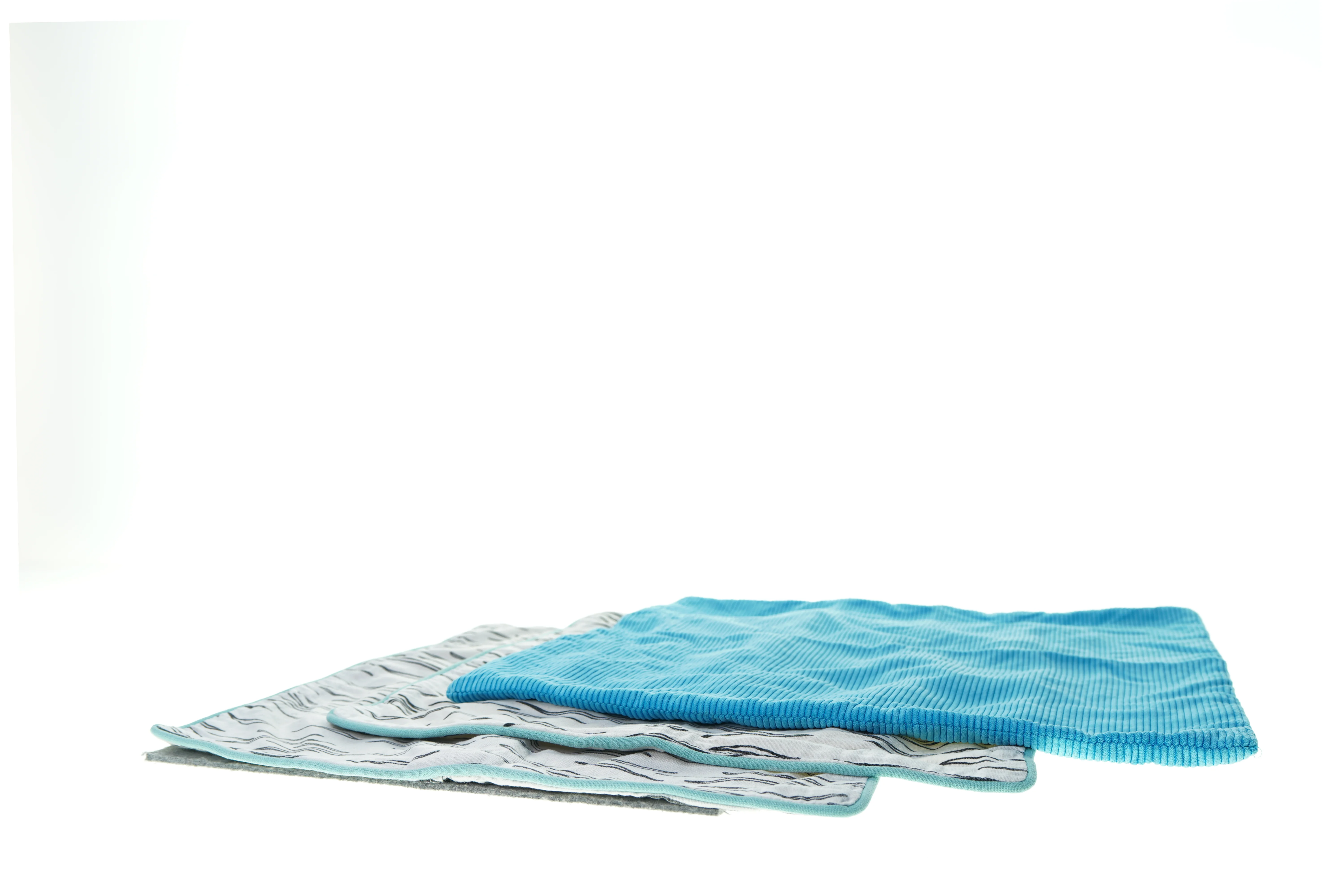 3 pudebetræk (str. 40 x 40 cm og 45 x 45 cm )