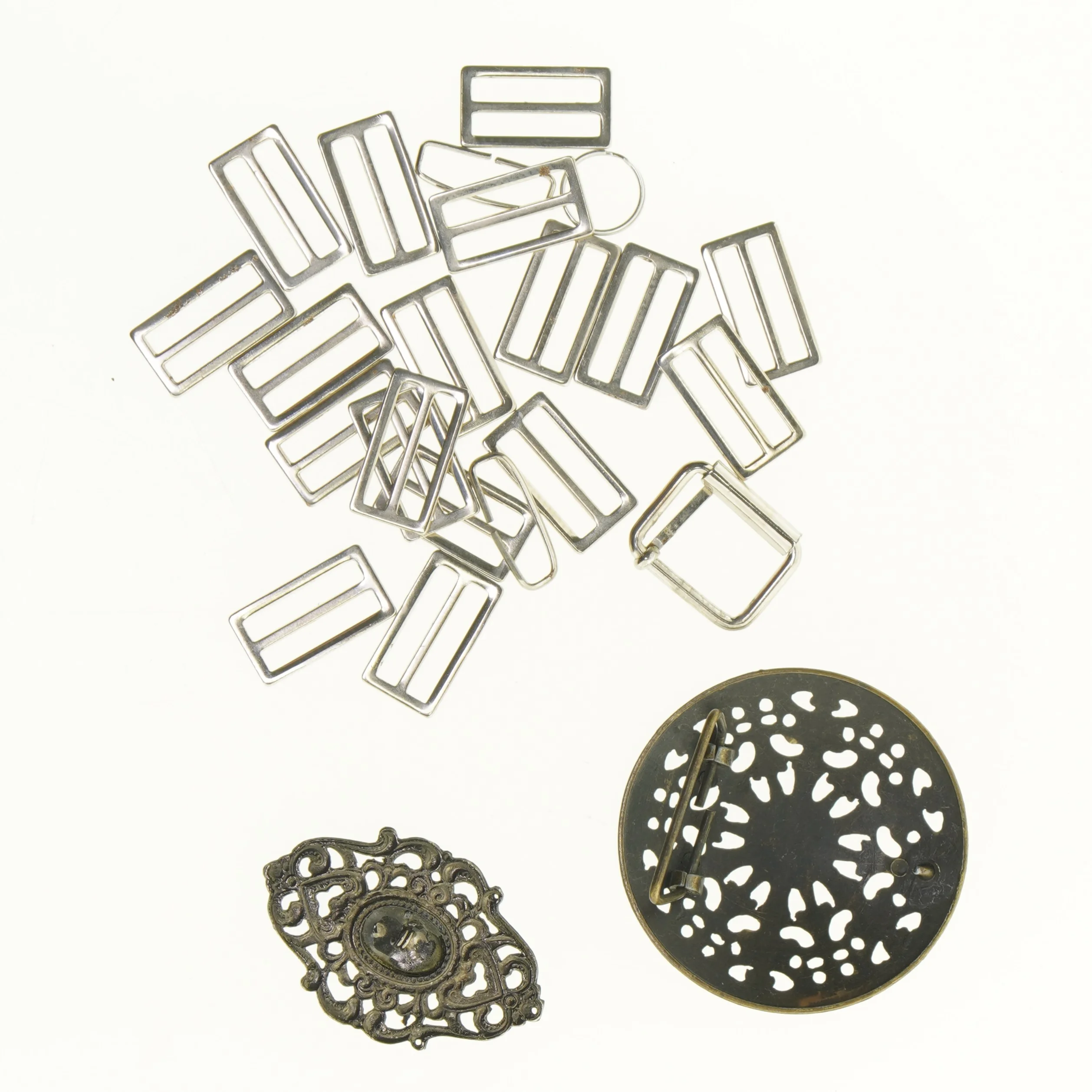 Assorteret bæltespænder (str. 8 x 8 cm 4 x 2 cm)